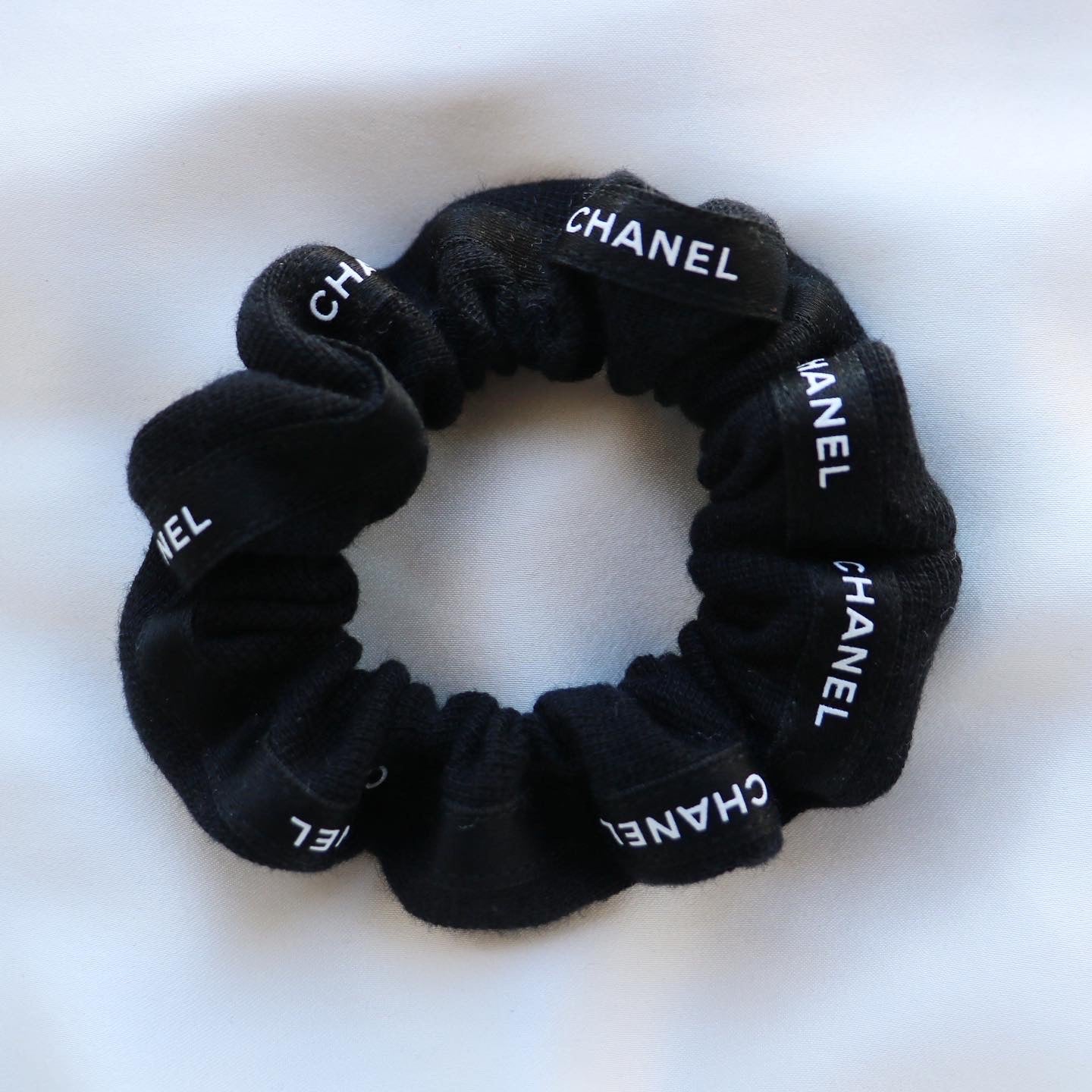 MINI CHOUCHOU UPCYCLÉ CHANEL | FLASHY