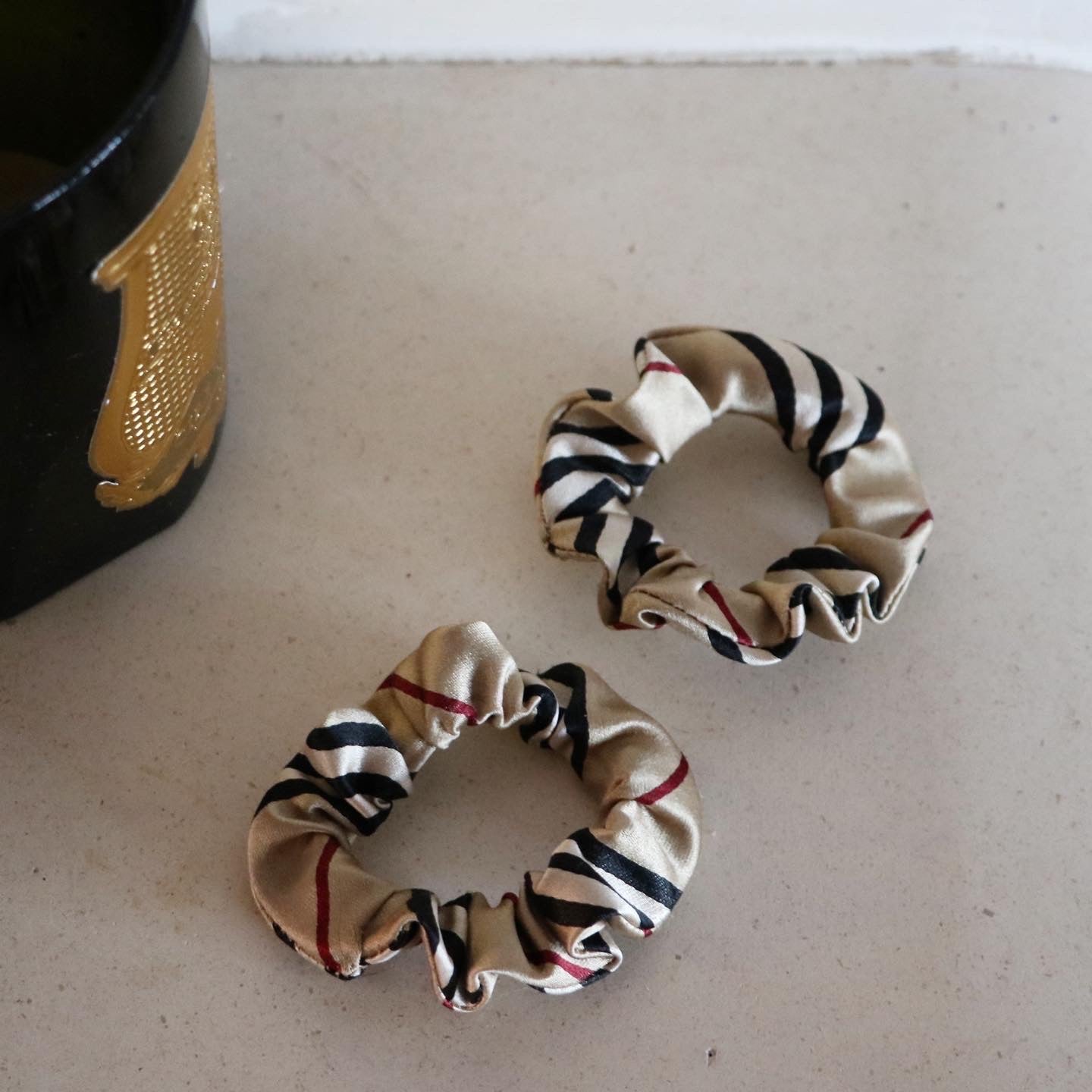 LOT DE 2 MINIS CHOUCHOUS UPCYCLÉS BURBERRY | 100% SOIE