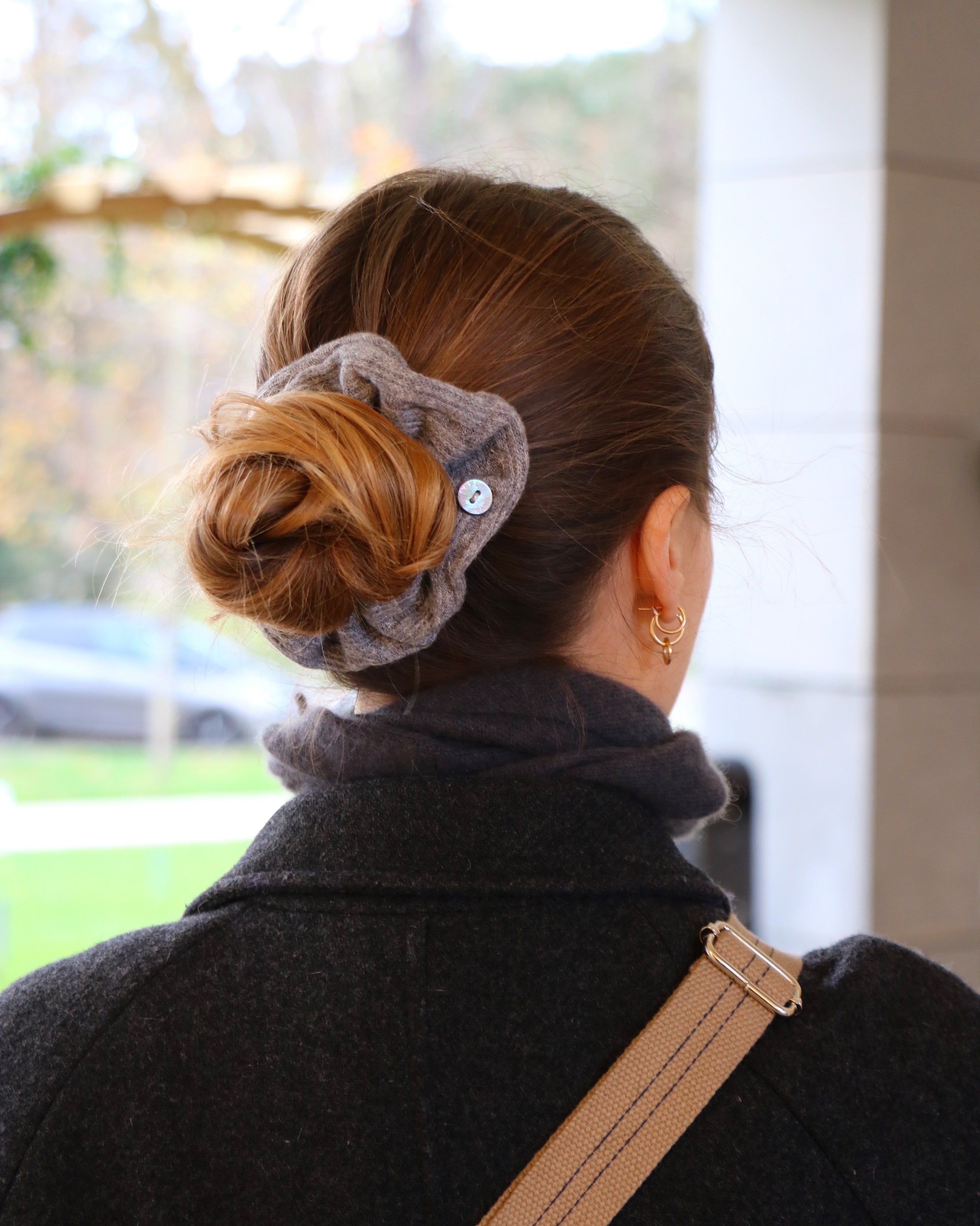 CHOUCHOU BOUTON UPCYCLÉ CHANEL