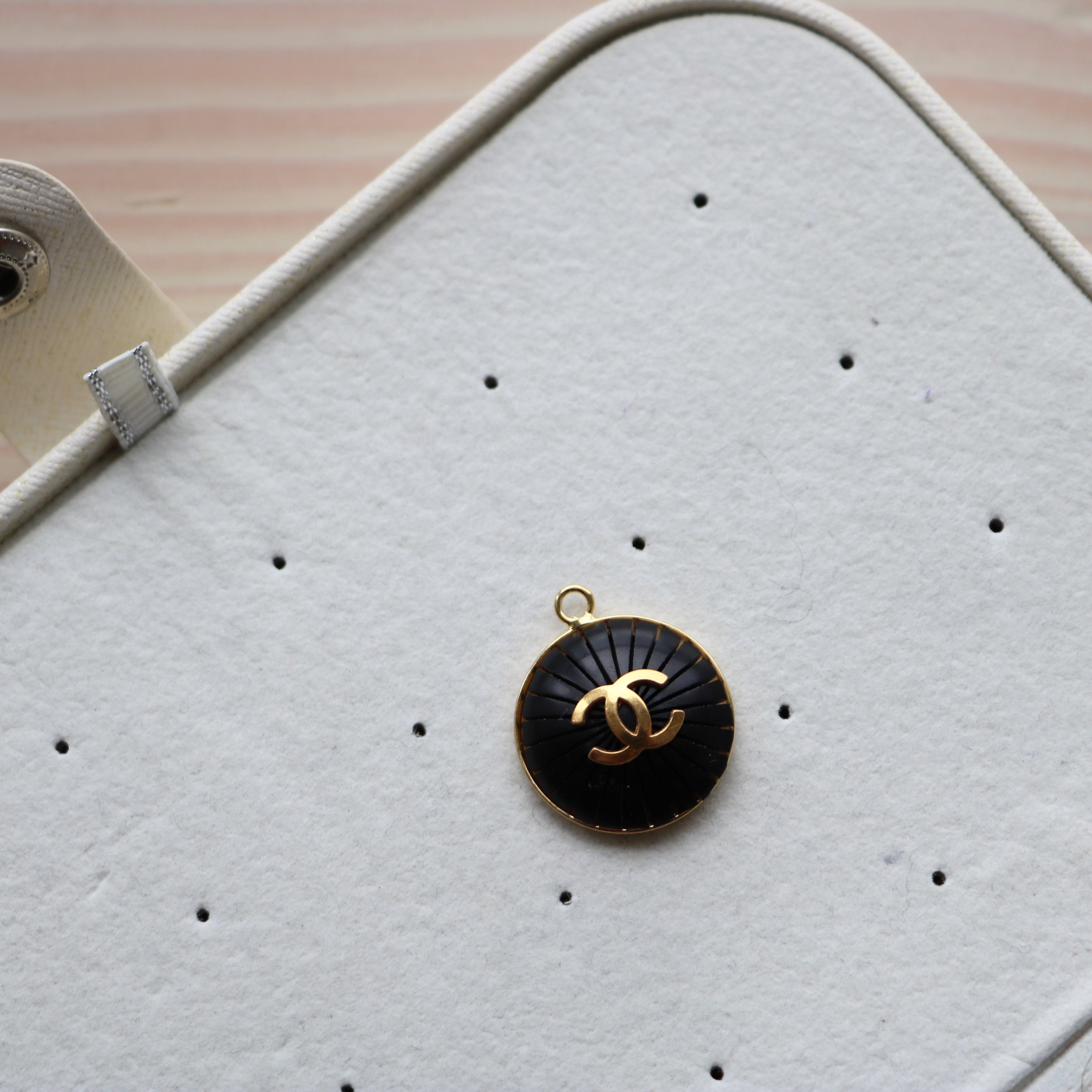 COLLIER UPCYCLÉ CHANEL | NOIR "IMPARFAIT"