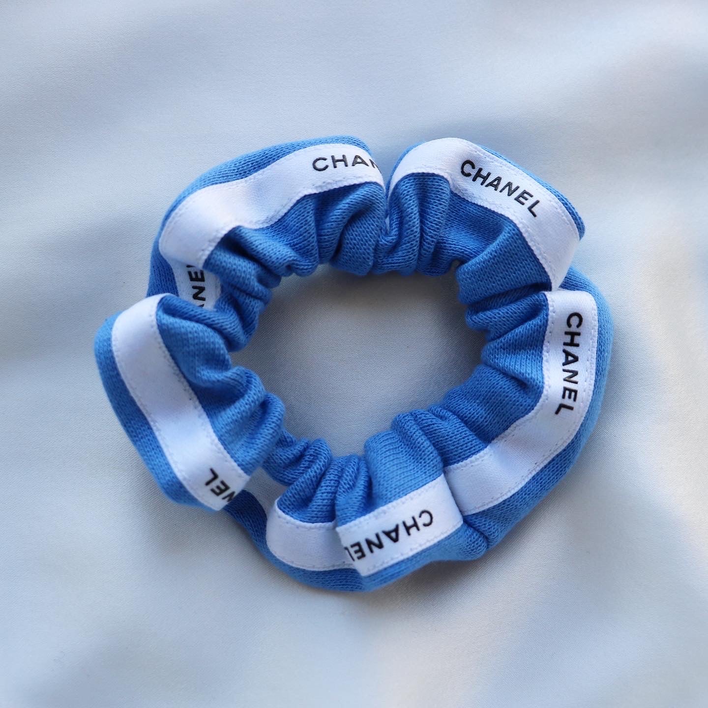 MINI CHOUCHOU UPCYCLÉ CHANEL | FLASHY