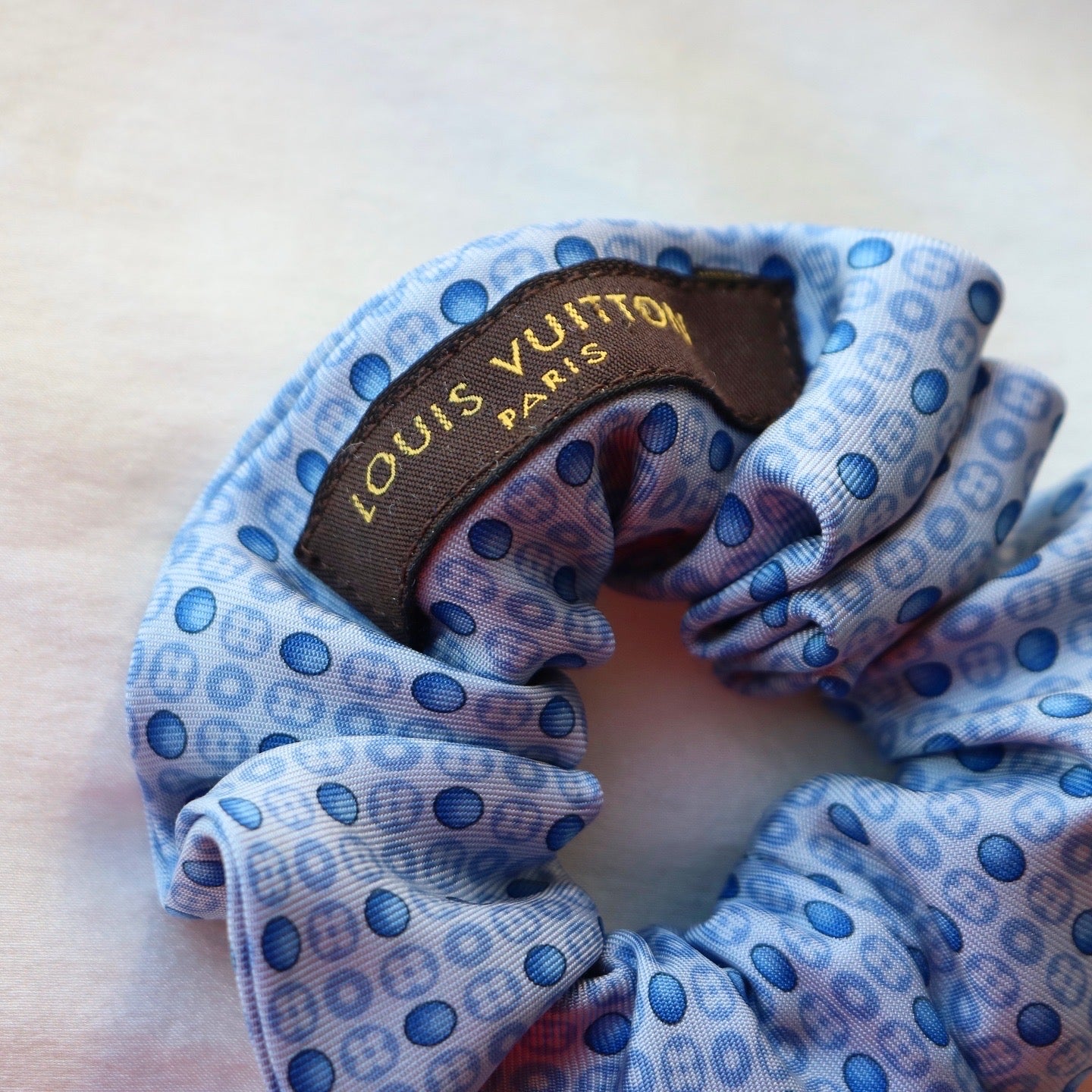 CHOUCHOU UPCYCLÉ LOUIS VUITTON | 100% SOIE
