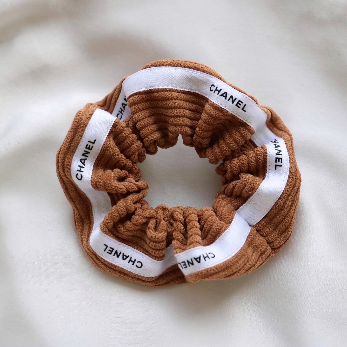 CHOUCHOU UPCYCLÉ CHANEL | VELOURS CÔTELÉ