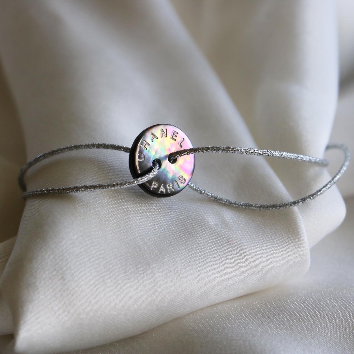 BRACELET CORDON UPCYCLÉ CHANEL | NACRE N°1