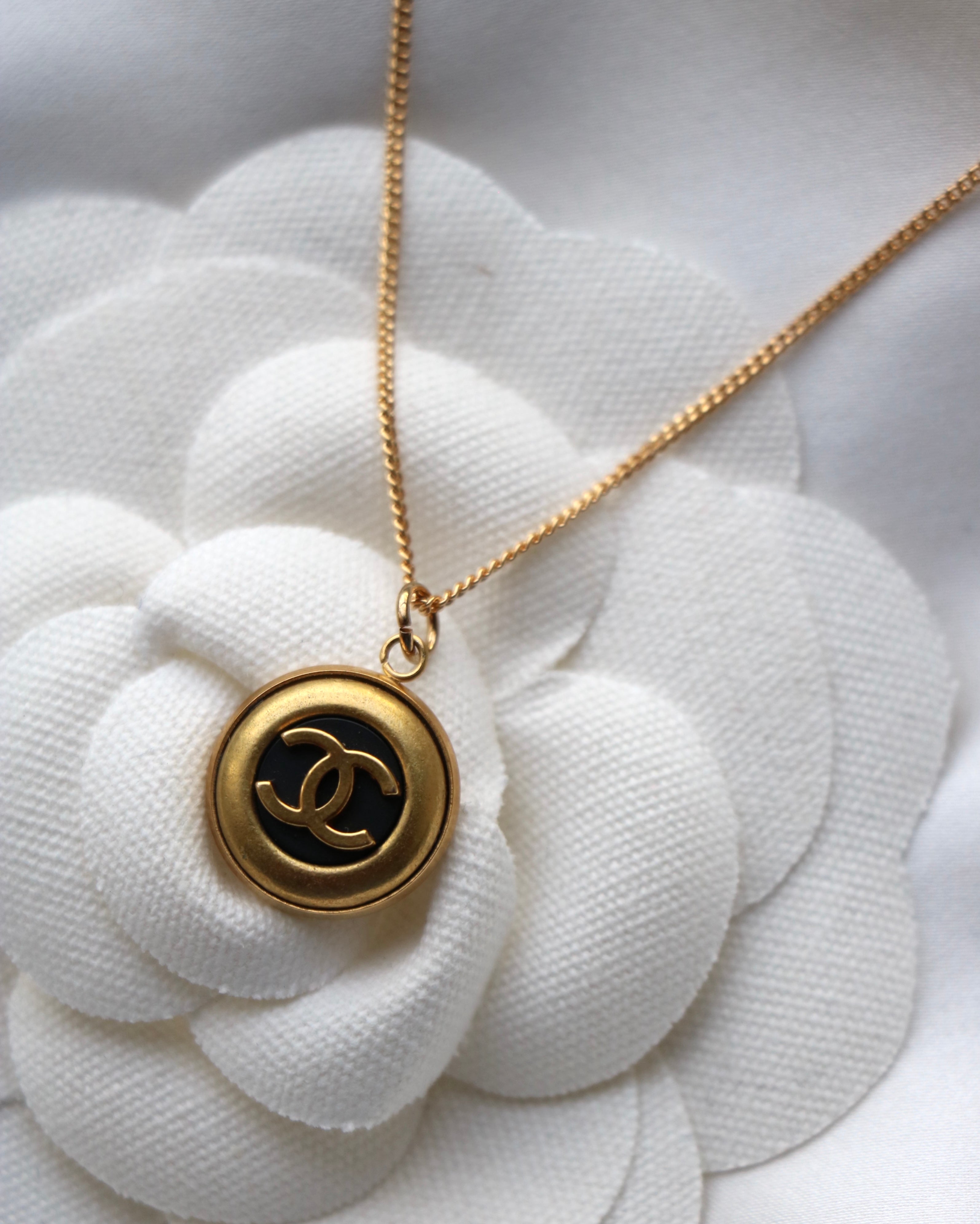 COLLIER UPCYCLÉ CHANEL | NOIR/DORÉ N°2