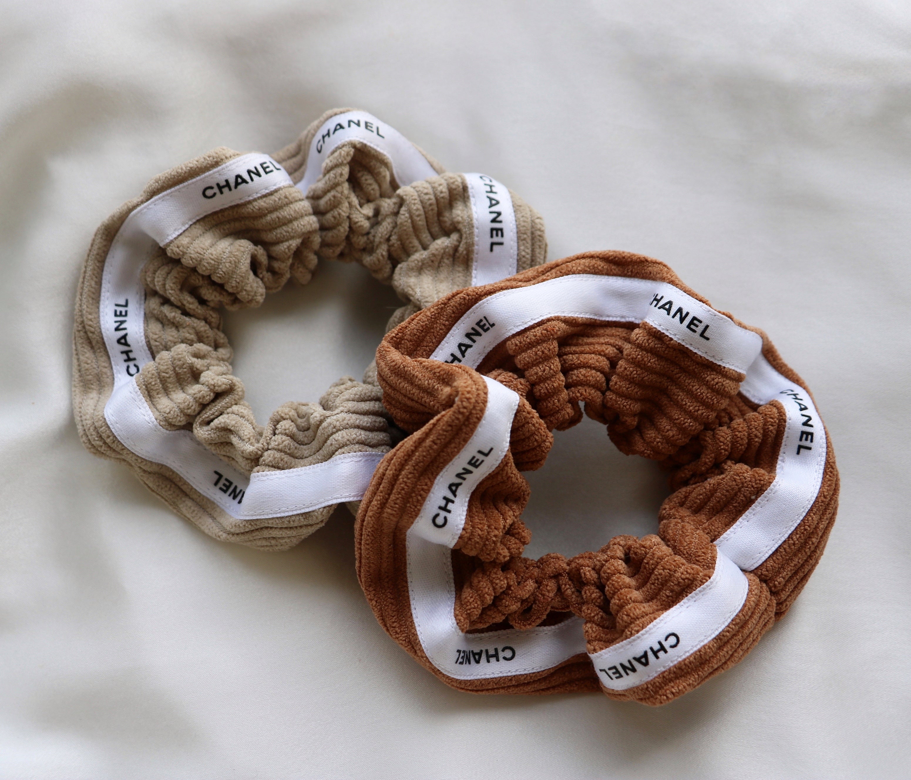 CHOUCHOU UPCYCLÉ CHANEL | VELOURS CÔTELÉ