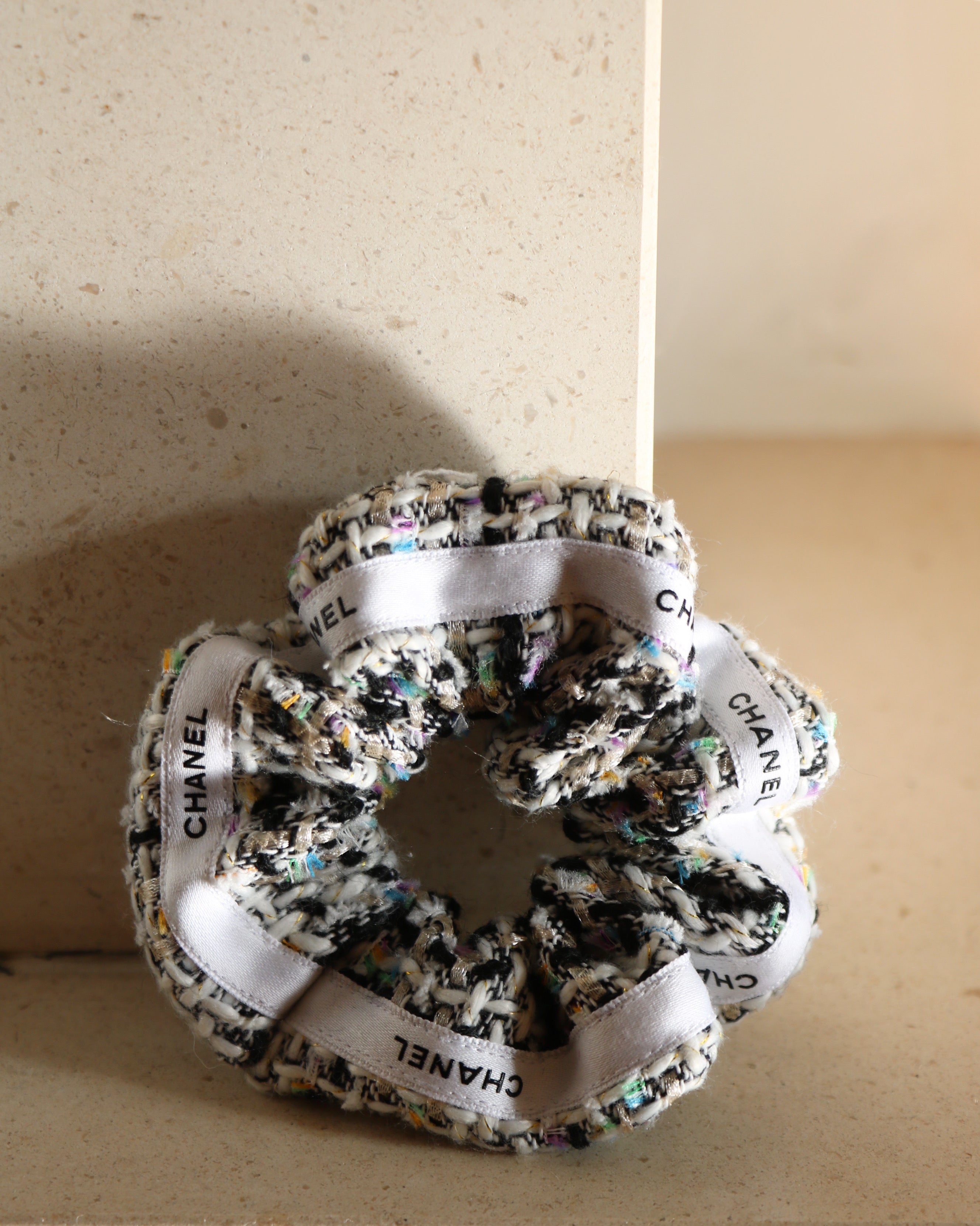 CHOUCHOU UPCYCLÉ CHANEL | TWEED BLANC