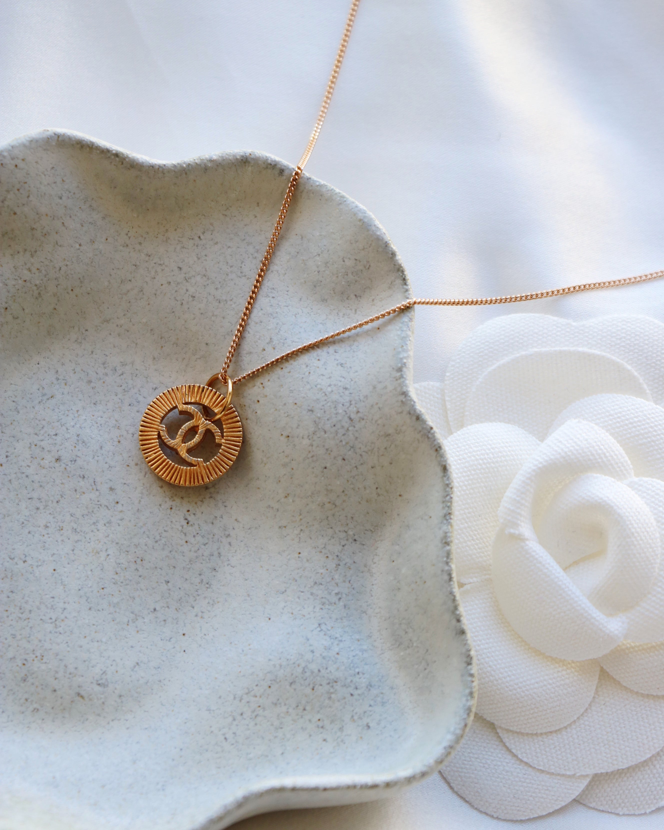 COLLIER UPCYCLÉ CHANEL DORÉ