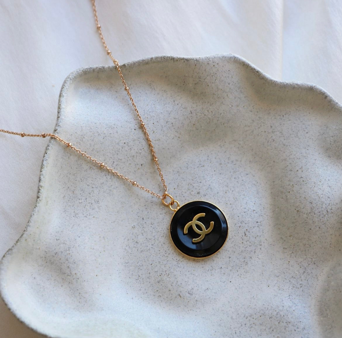 COLLIER UPCYCLÉ CHANEL | NOIR