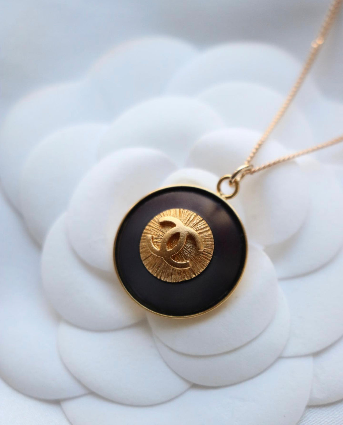 COLLIER UPCYCLÉ CHANEL | MARRON ET DORÉ