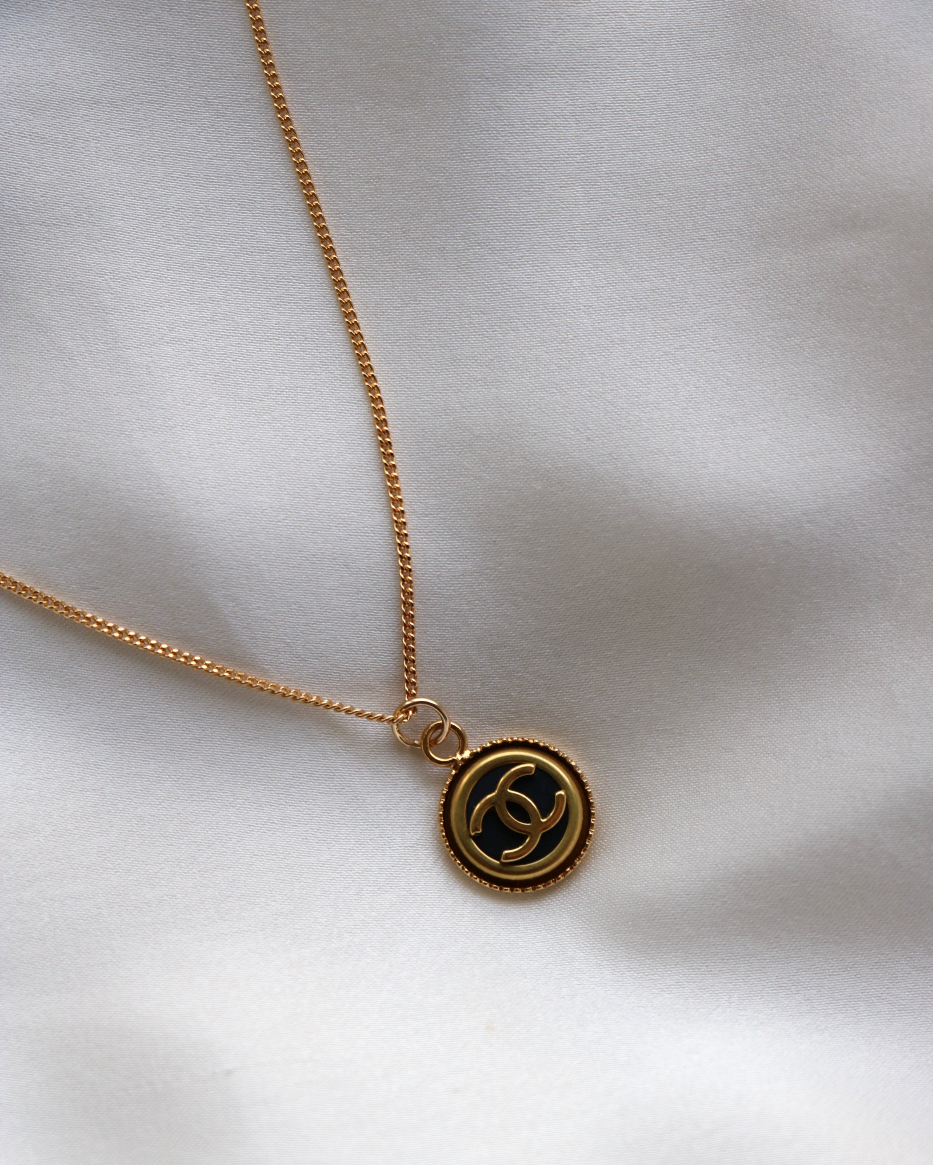 COLLIER UPCYCLÉ CHANEL | PETIT NOIR/DORÉ N°1
