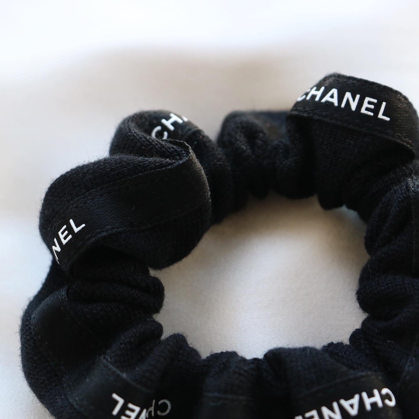 MINI CHOUCHOU UPCYCLÉ CHANEL | FLASHY