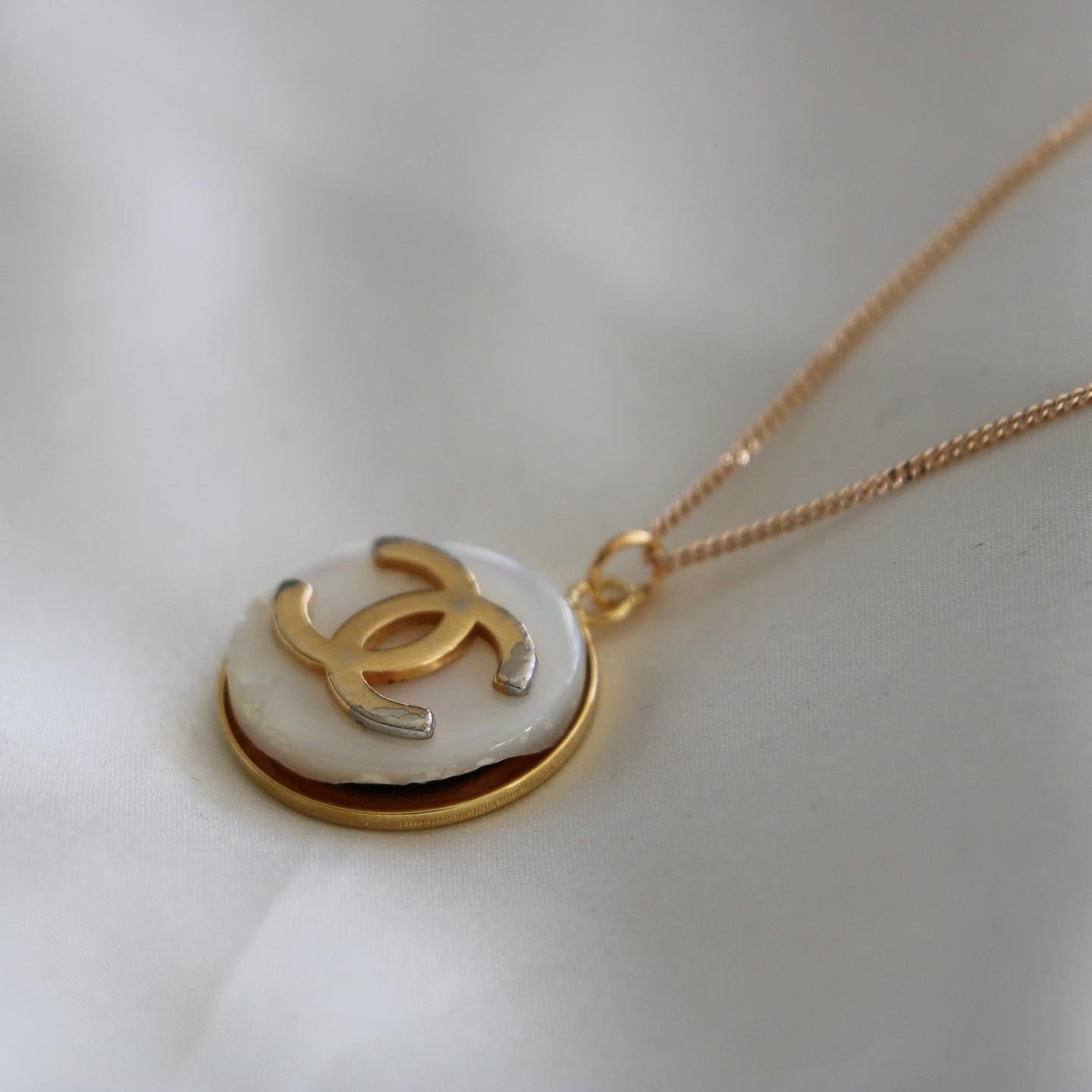 COLLIER UPCYCLÉ IMPARFAIT | BLANC NACRE RARE