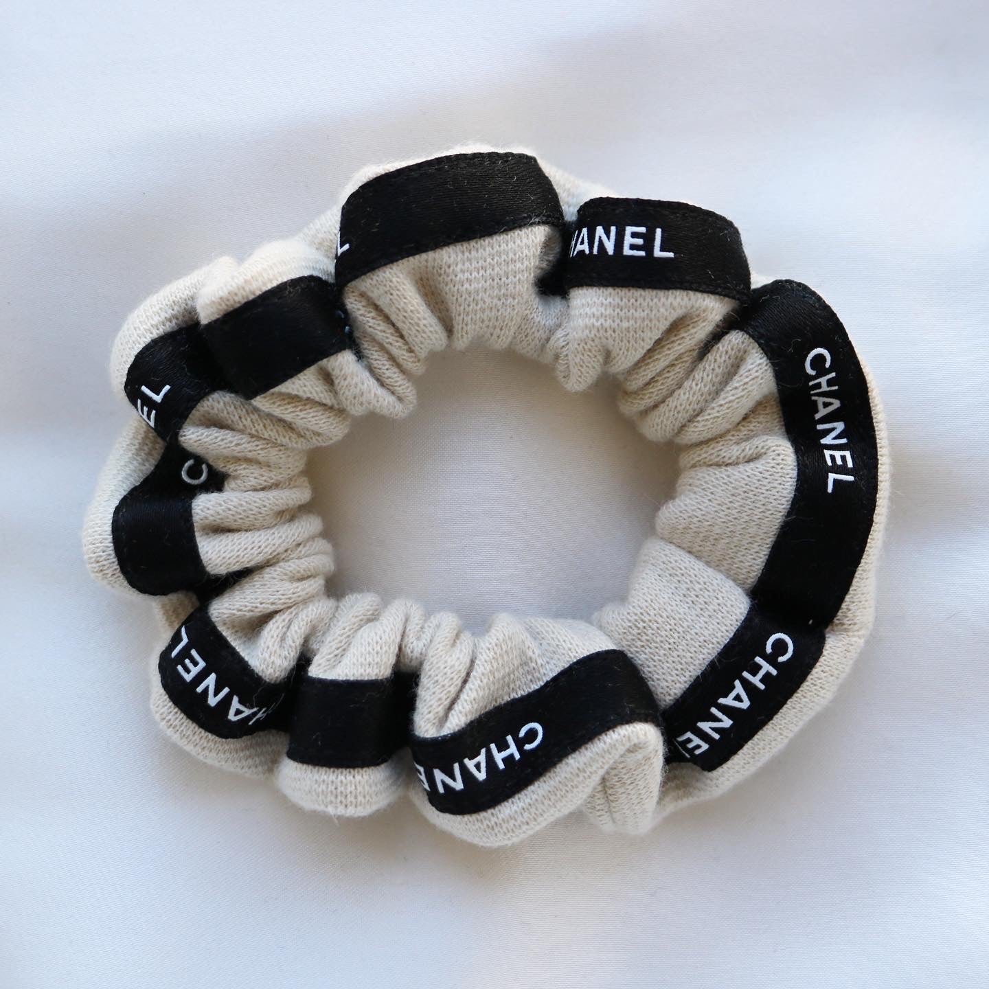 MINI CHOUCHOU UPCYCLÉ CHANEL | FLASHY
