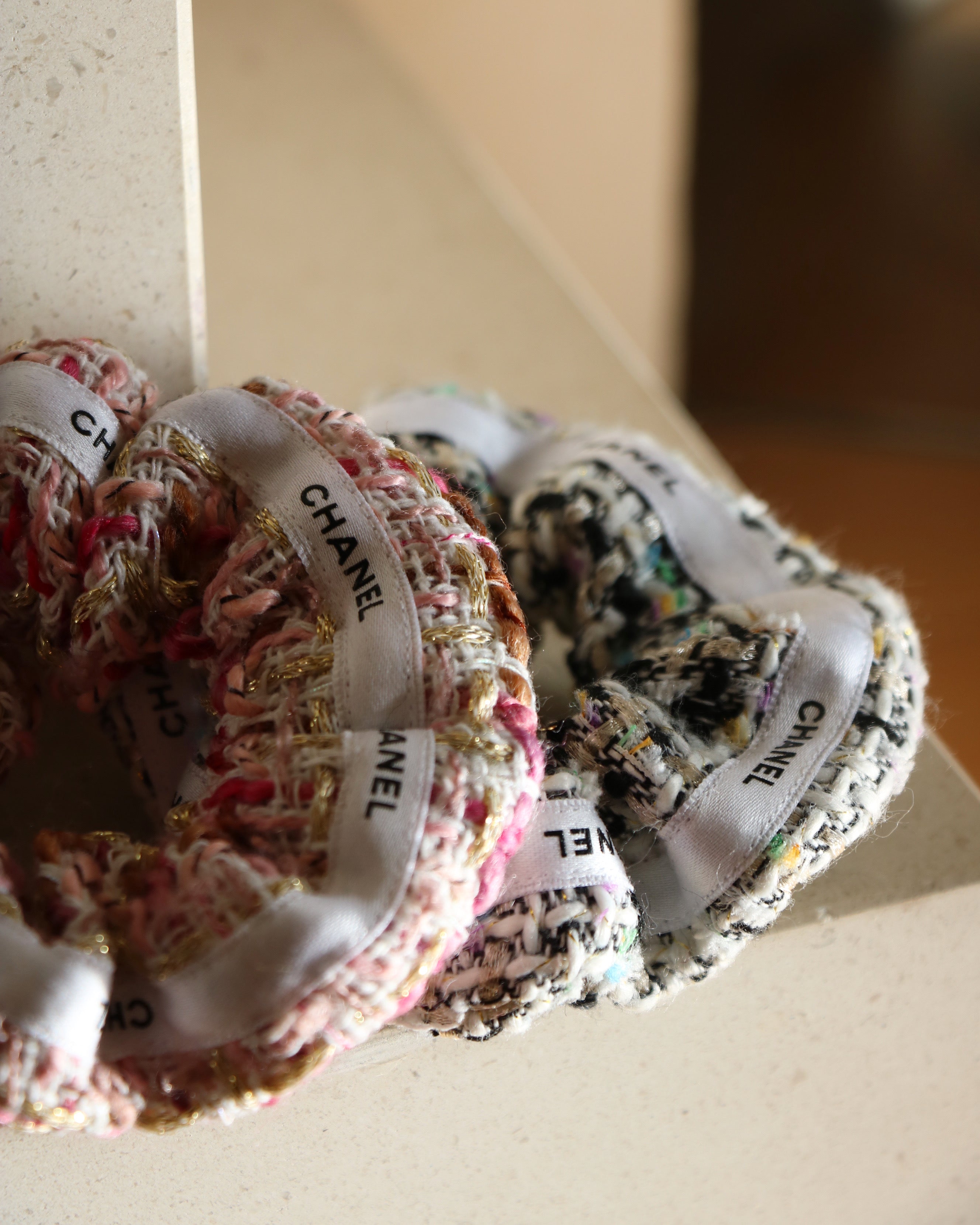 CHOUCHOU UPCYCLÉ CHANEL | TWEED BLANC
