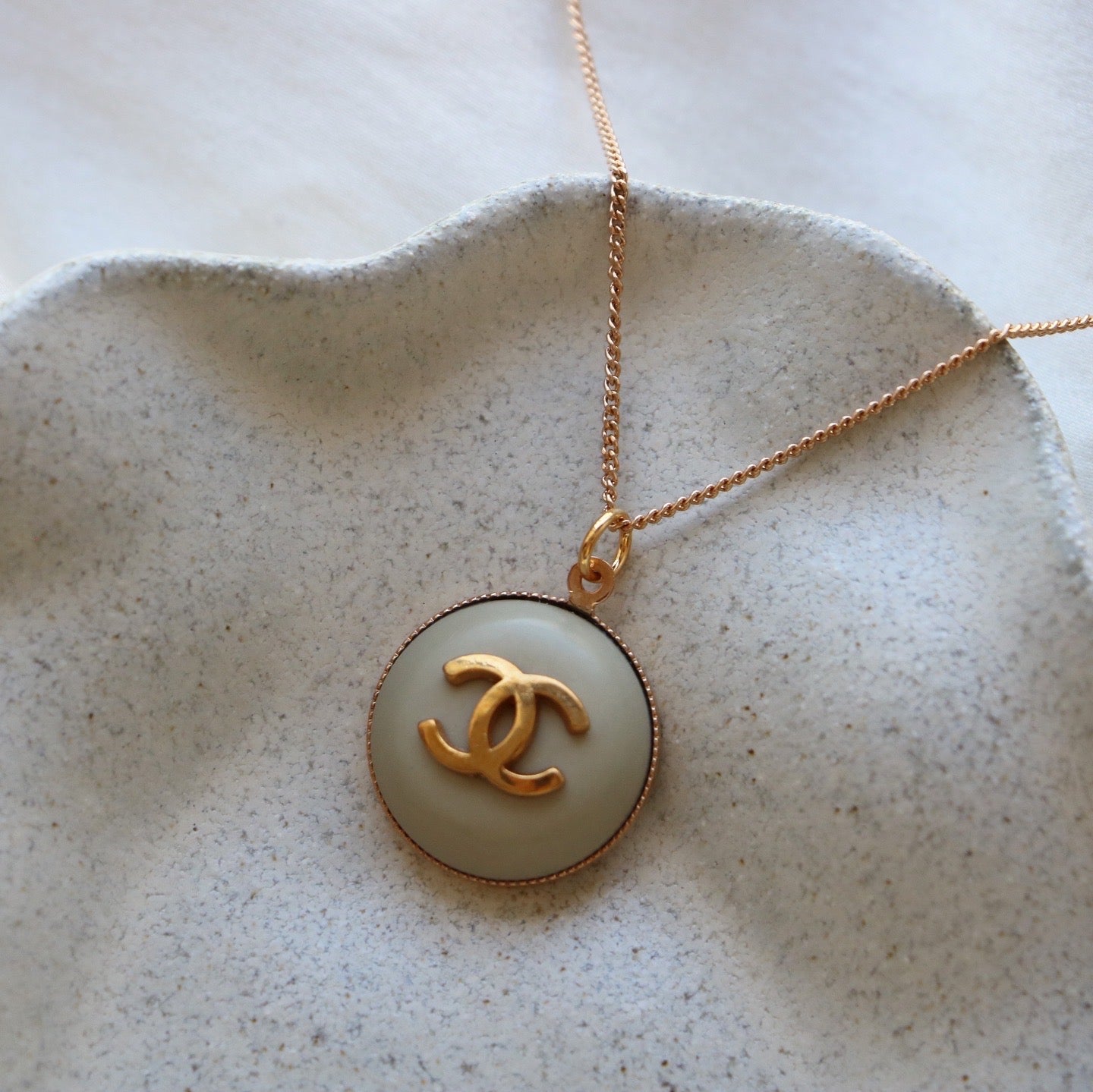 COLLIER UPCYCLÉ | GRIS PASTEL RARE