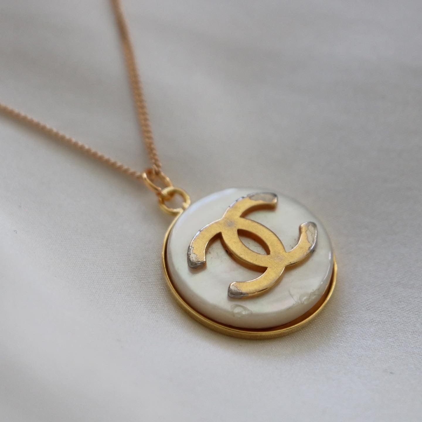 COLLIER UPCYCLÉ IMPARFAIT | BLANC NACRE RARE