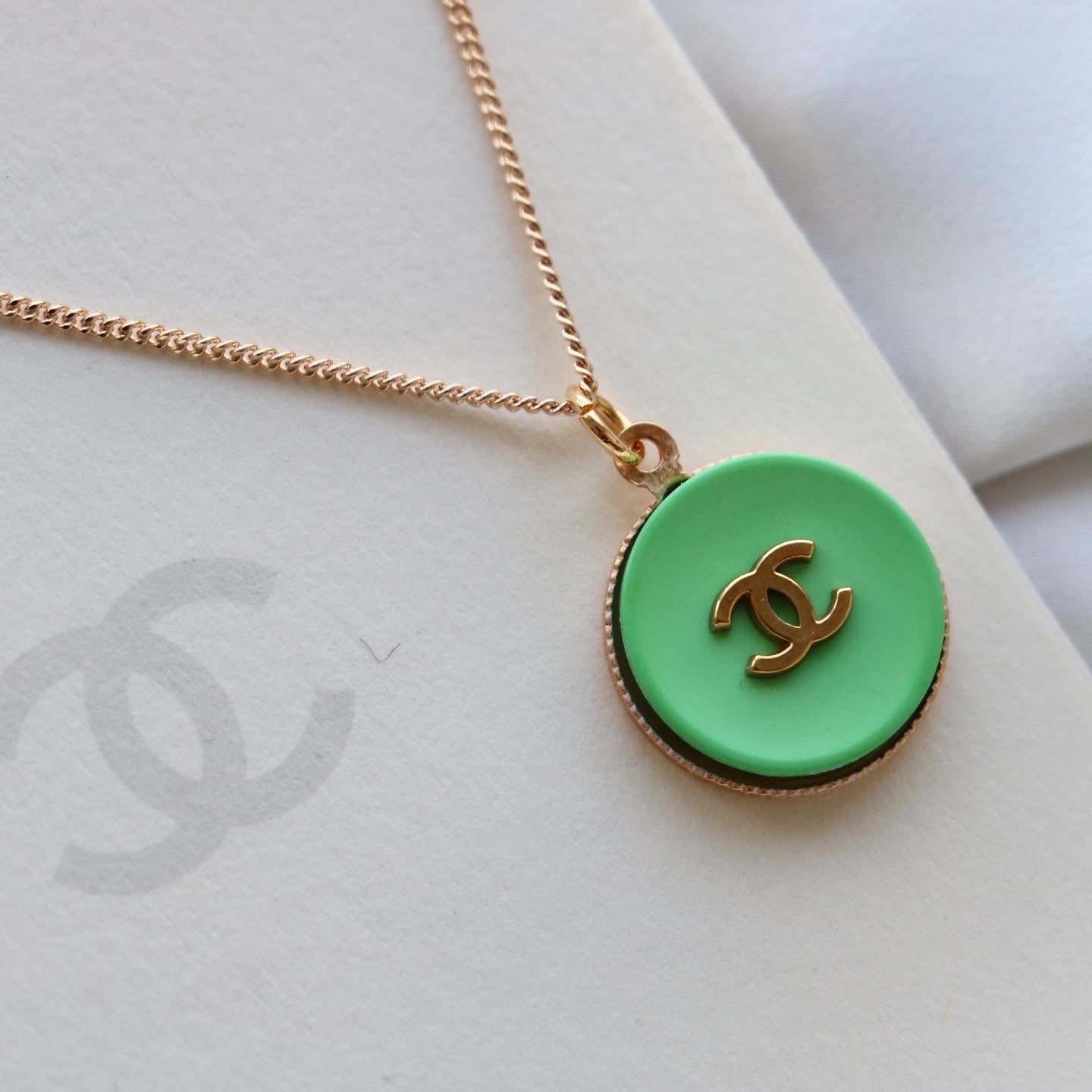 COLLIER UPCYCLÉ CHANEL | VERT