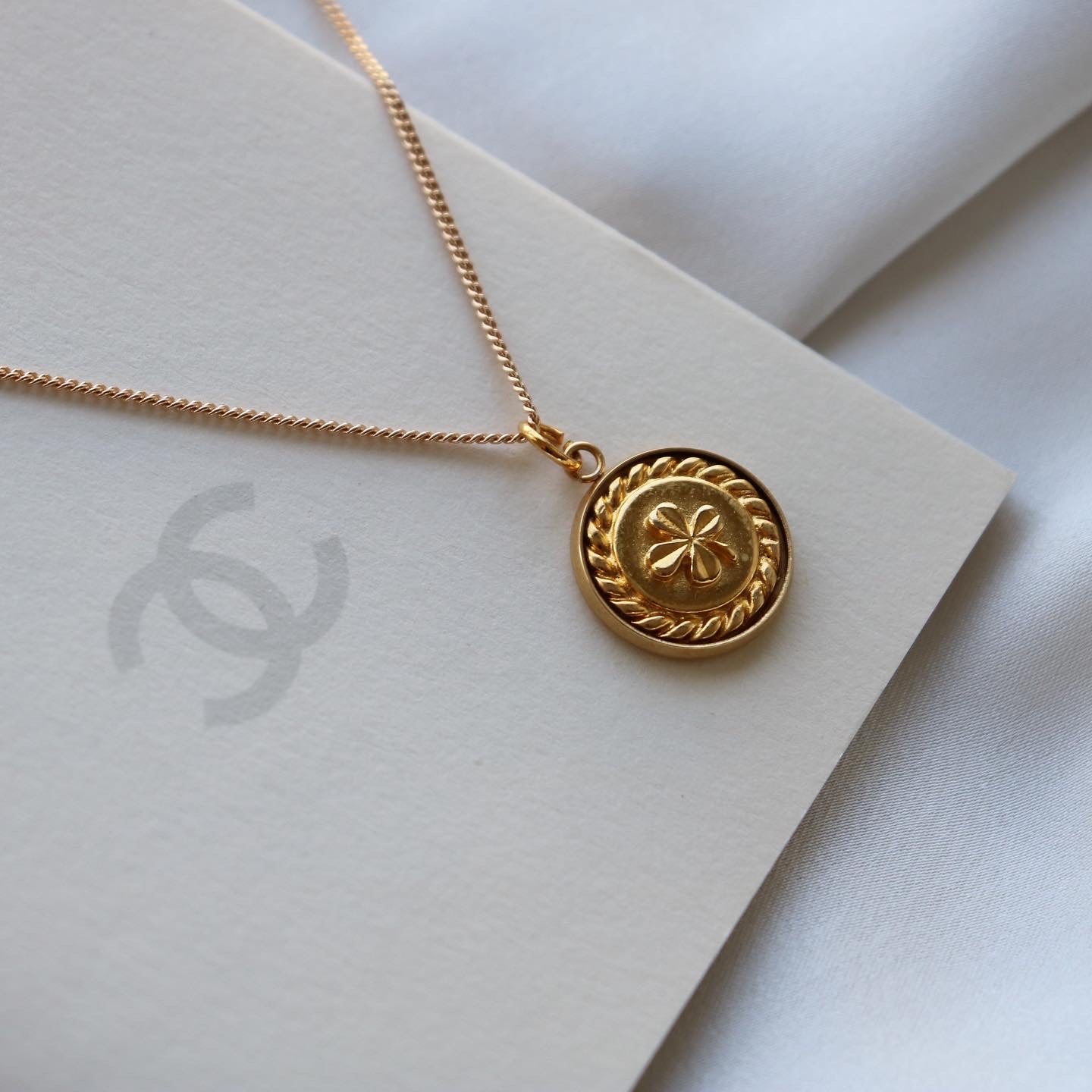 COLLIER UPCYCLÉ CHANEL | LUCKY