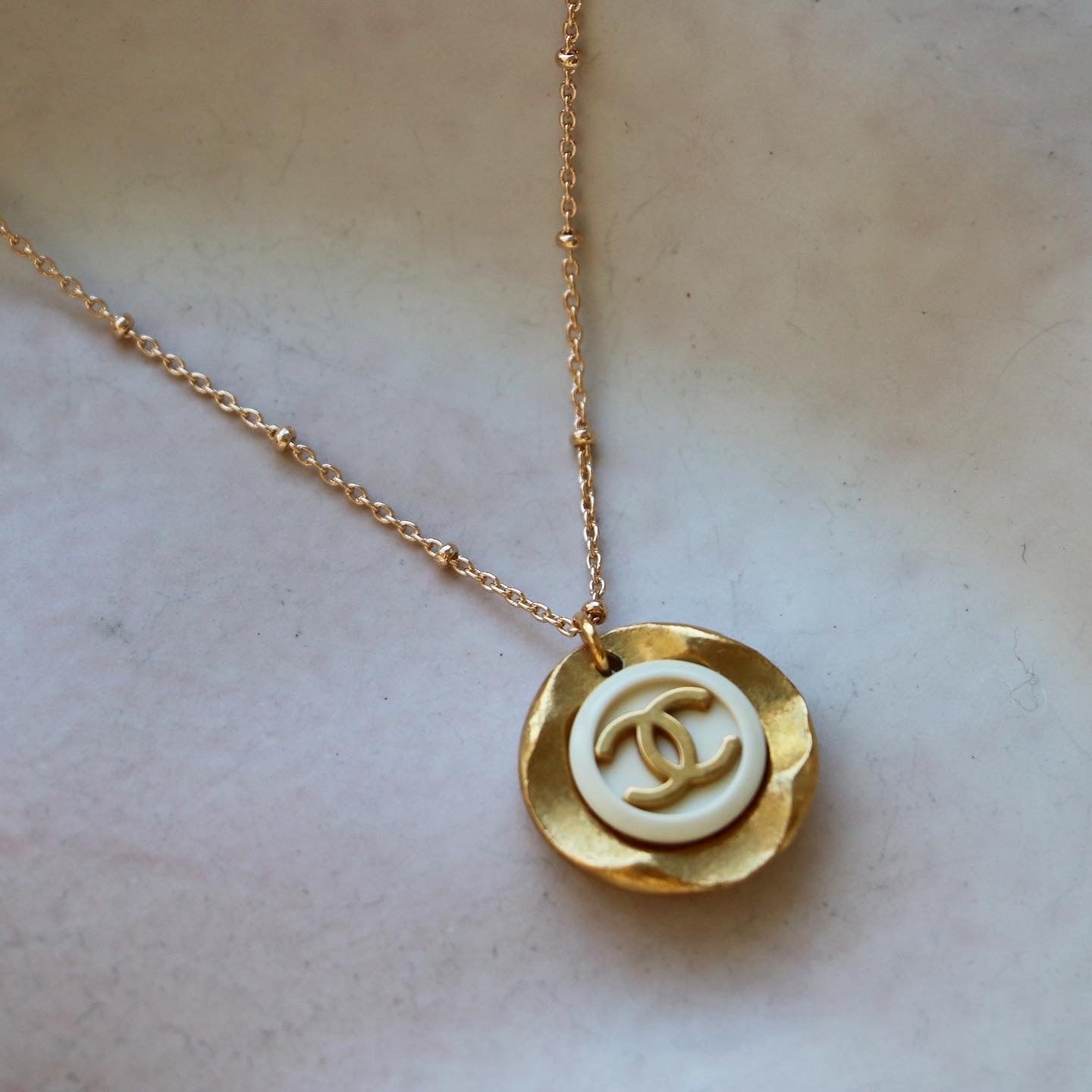 COLLIER UPCYCLÉ | BLANC IRRÉGULIER RARE