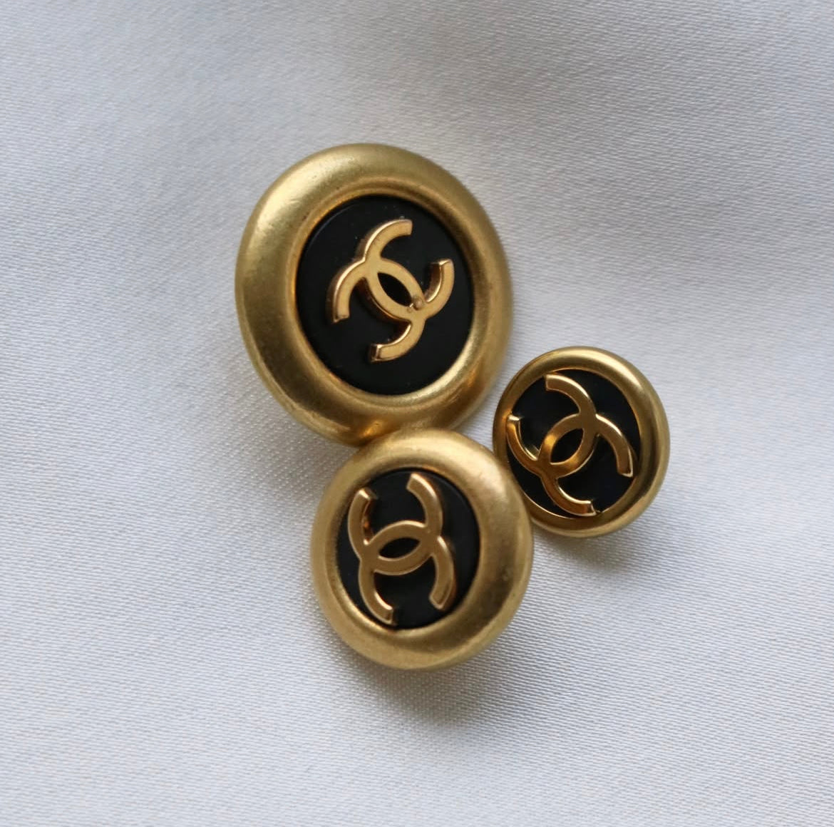 COLLIER UPCYCLÉ CHANEL | DORÉ ET NOIR RARE