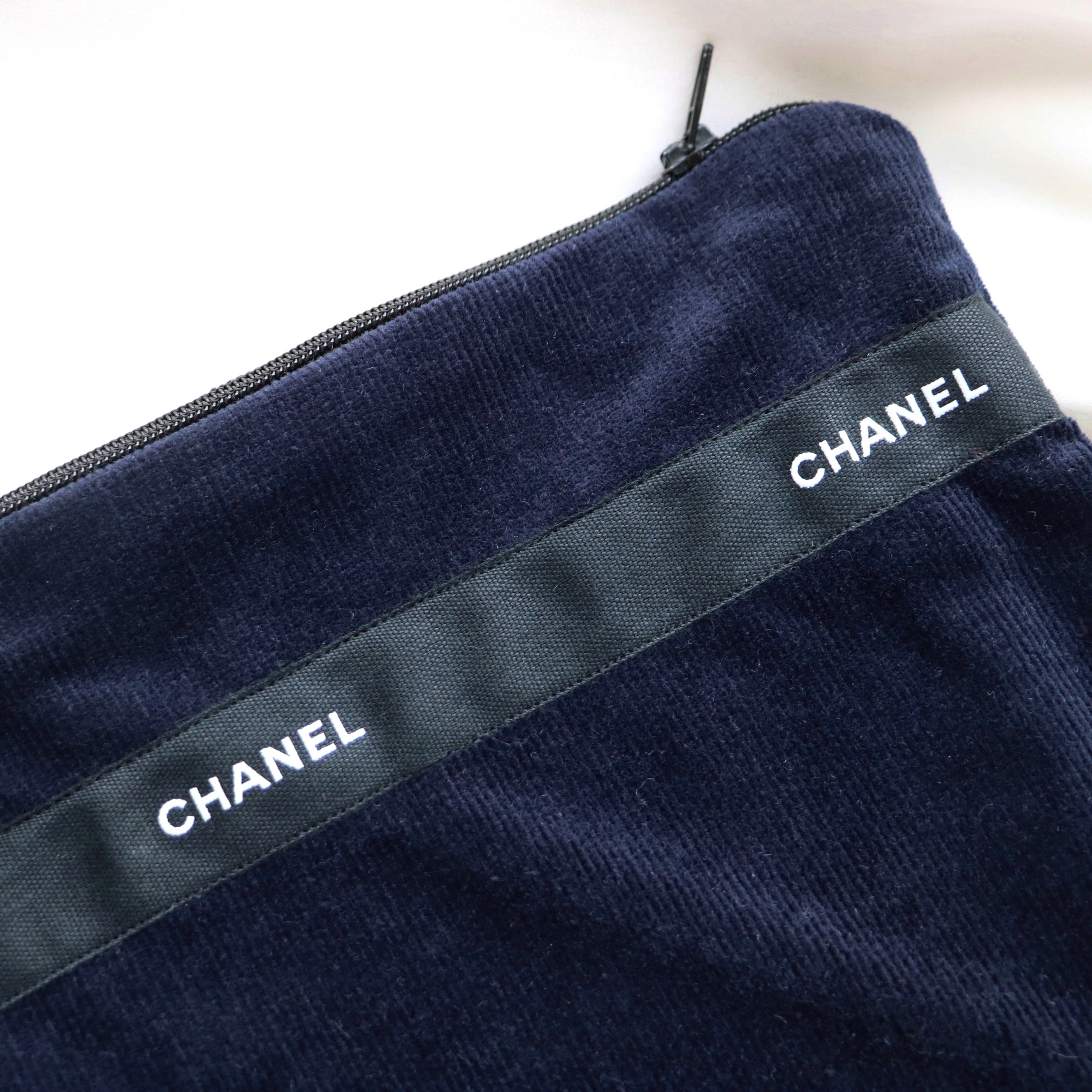 POCHETTE UPCYCLÉE RUBAN CHANEL