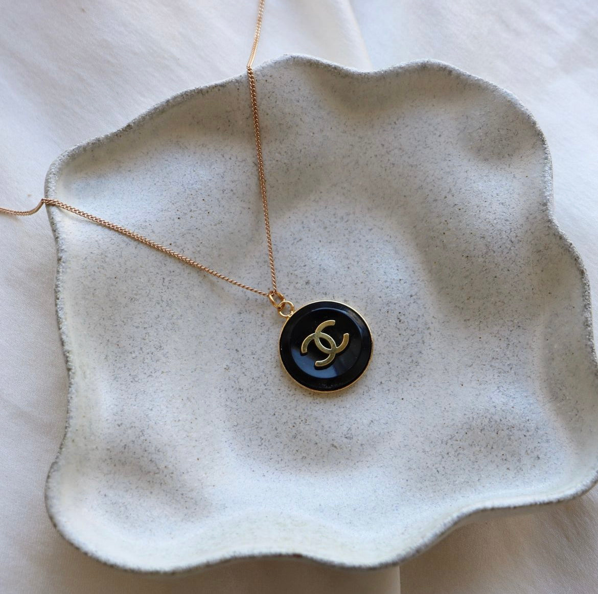 COLLIER UPCYCLÉ CHANEL | NOIR