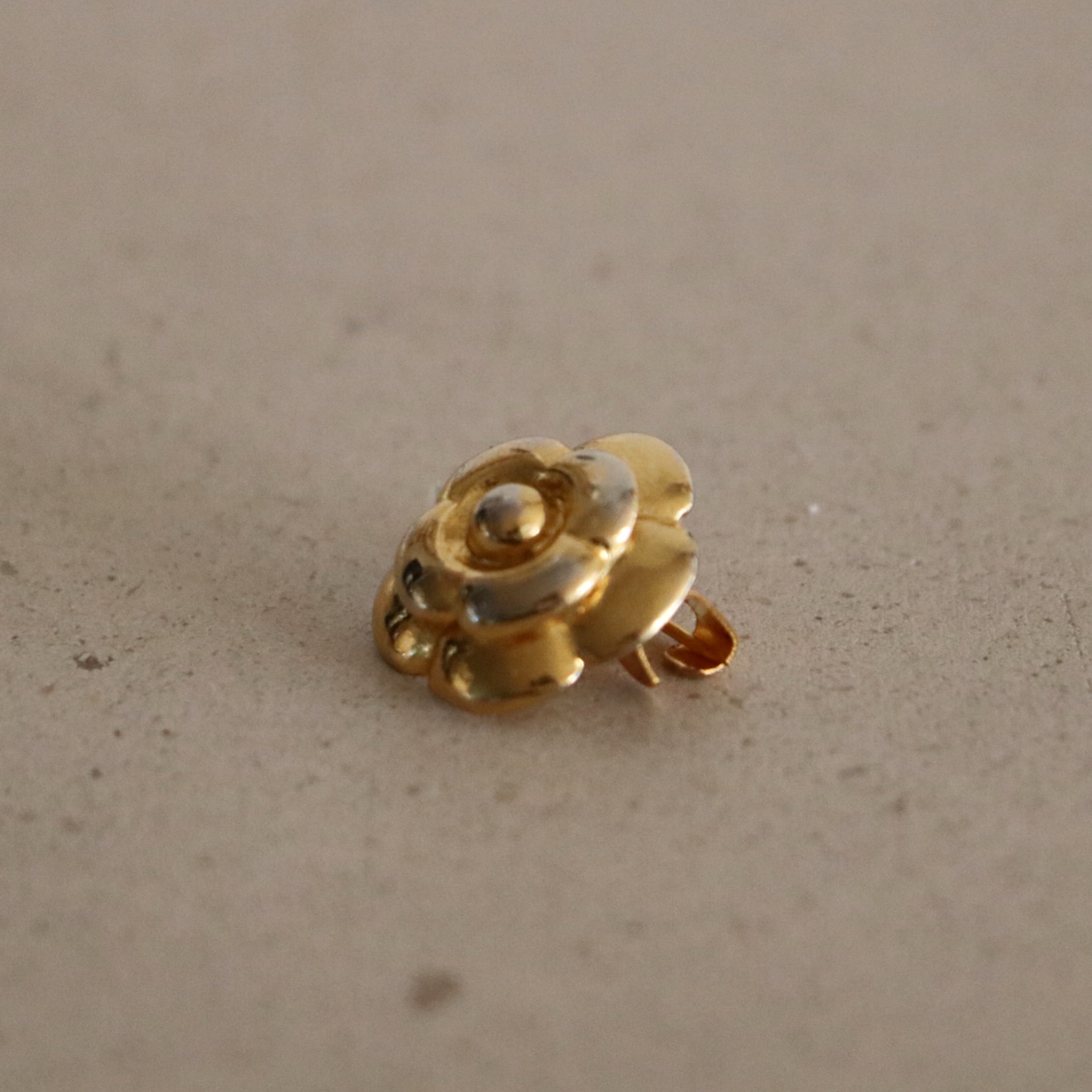 BROCHE UPCYCLÉE | CAMÉLIA