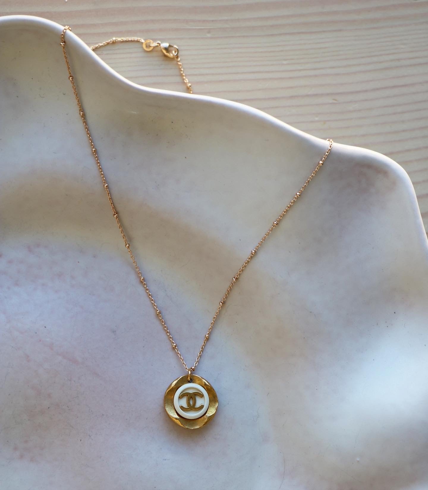 COLLIER UPCYCLÉ | BLANC IRRÉGULIER RARE