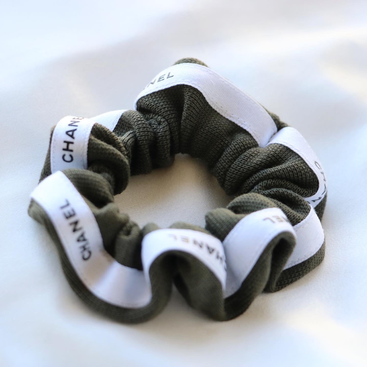 MINI CHOUCHOU UPCYCLÉ CHANEL | FLASHY