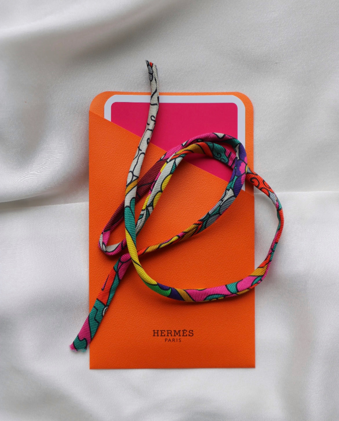 LIEN DE SOIE TWILLY HERMÈS N°2