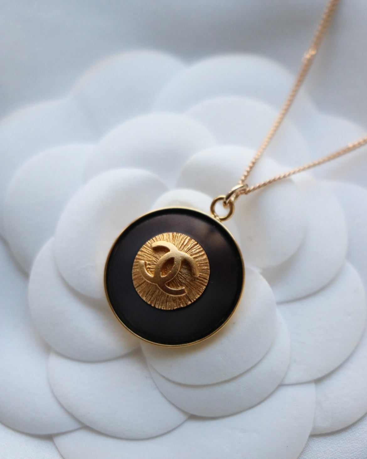 COLLIER UPCYCLÉ CHANEL | MARRON ET DORÉ