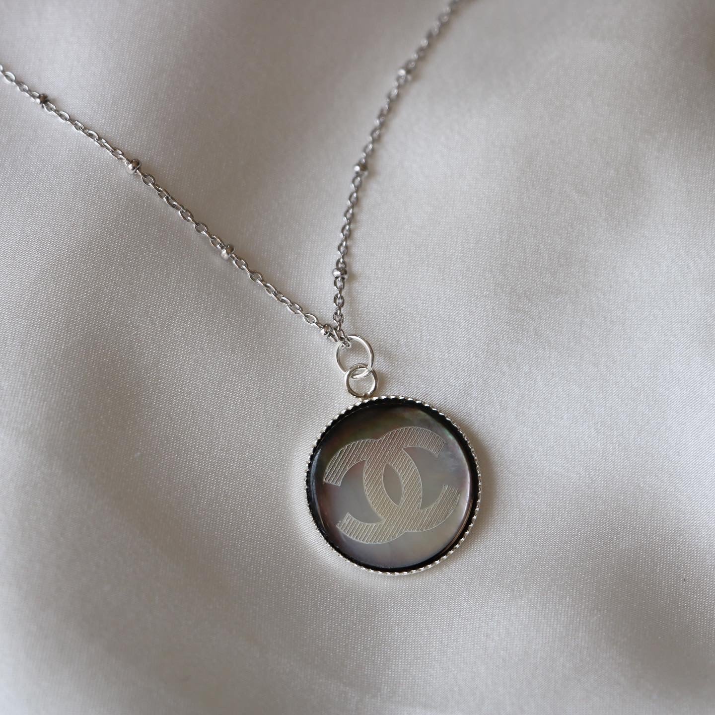 COLLIER UPCYCLÉ | NACRE GRIS RARE