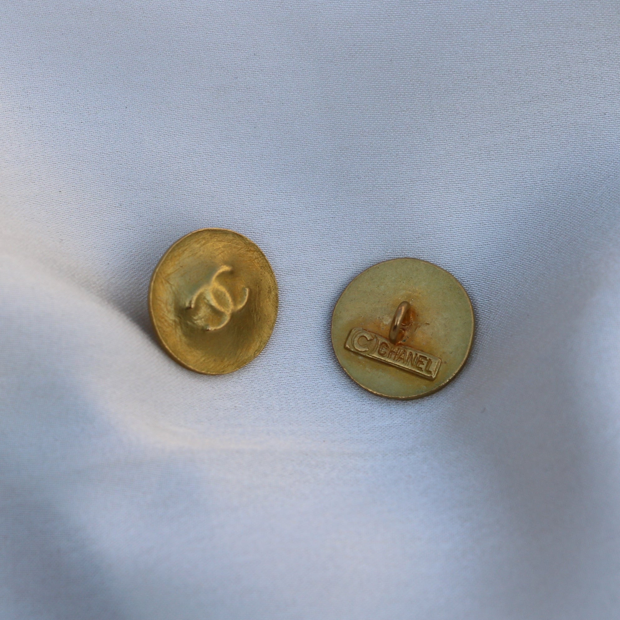 COLLIER UPCYCLÉ CHANEL | DORÉ MARTELÉ