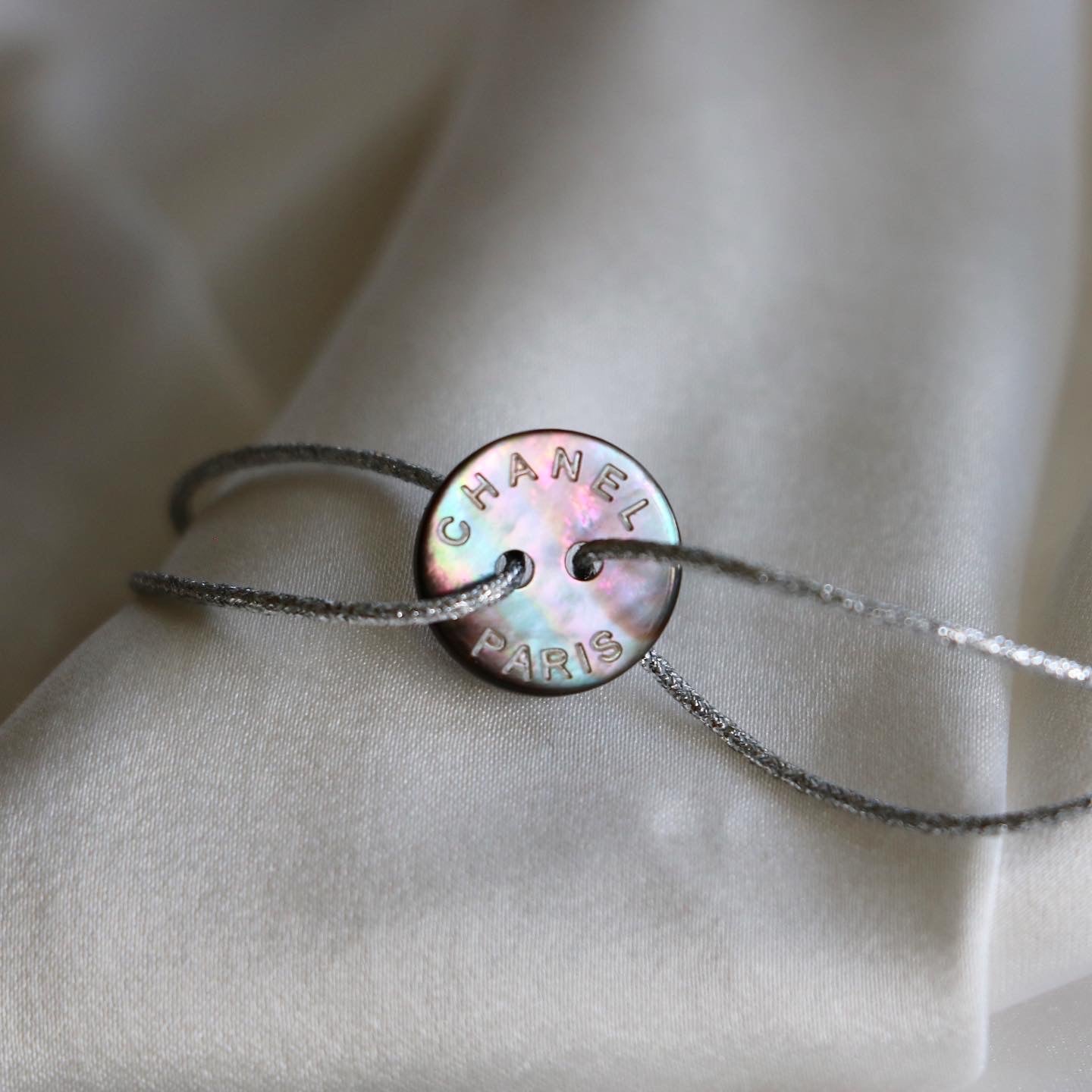 BRACELET CORDON UPCYCLÉ CHANEL | NACRE N°1