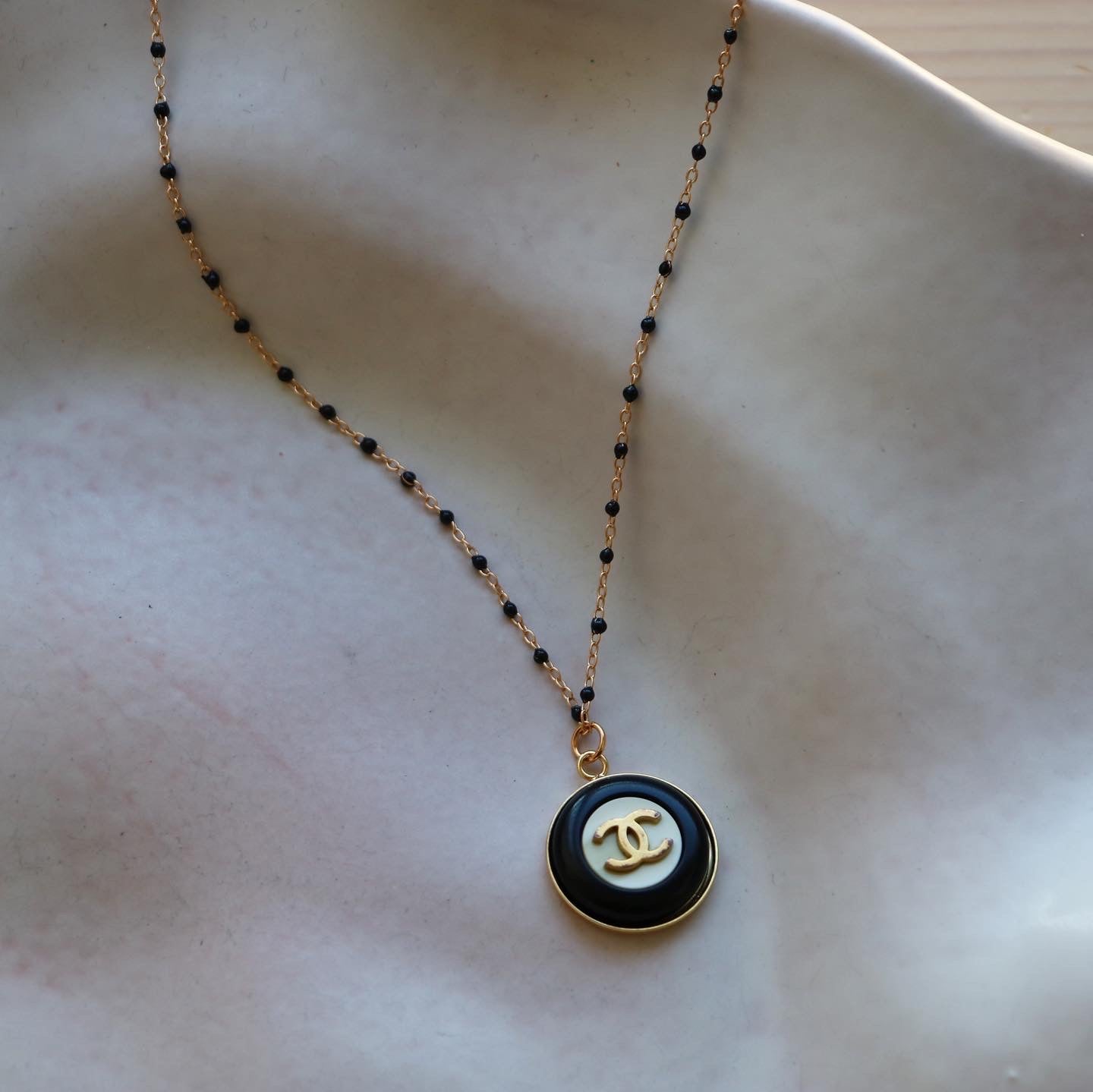 COLLIER UPCYCLÉ | NOIR & BLANC