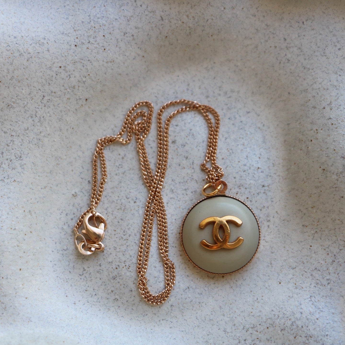 COLLIER UPCYCLÉ | GRIS PASTEL RARE