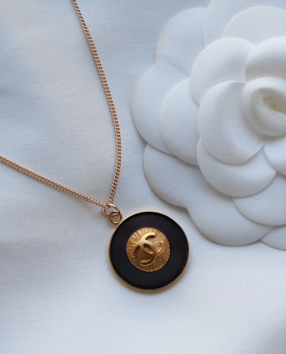 COLLIER UPCYCLÉ CHANEL | MARRON ET DORÉ