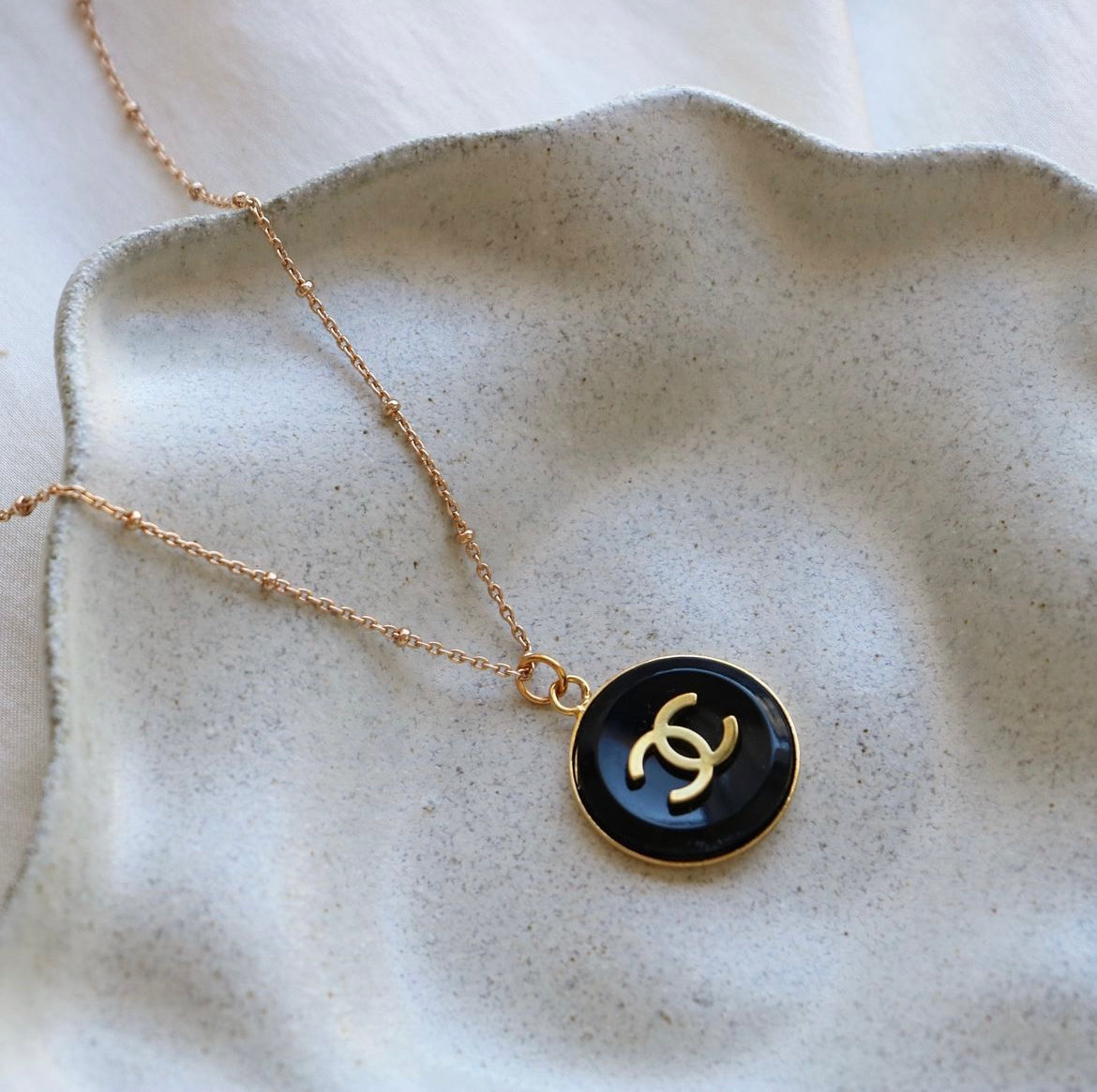 COLLIER UPCYCLÉ CHANEL | NOIR