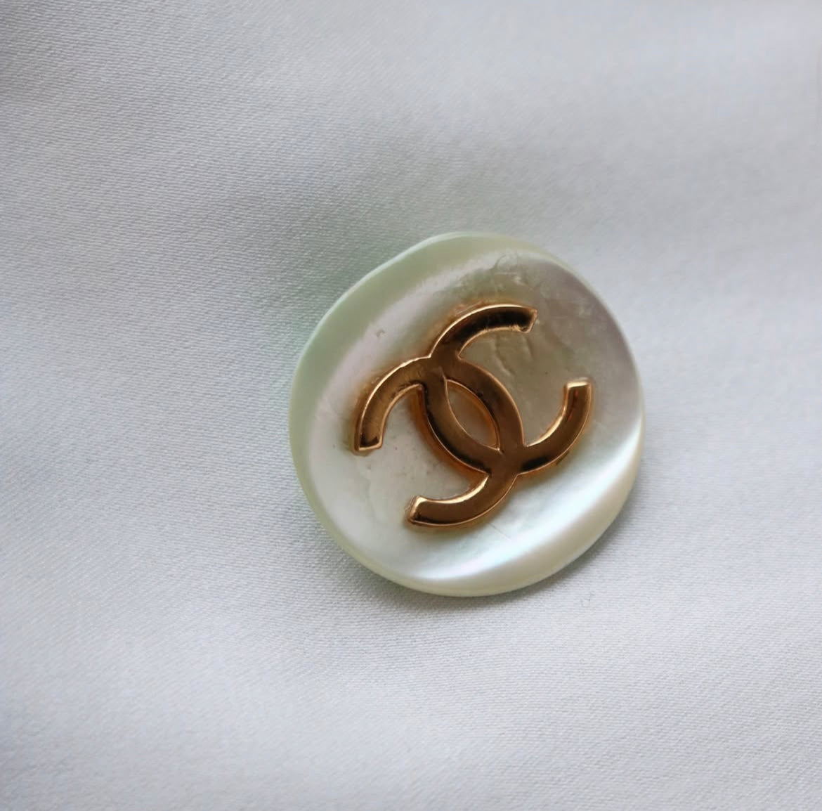 COLLIER UPCYCLÉ CHANEL | BLANC NACRE IRRÉGULIER RARE