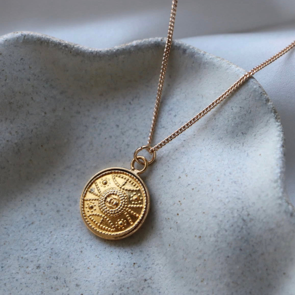COLLIER UPCYCLÉ CHANEL | DORÉ RARE