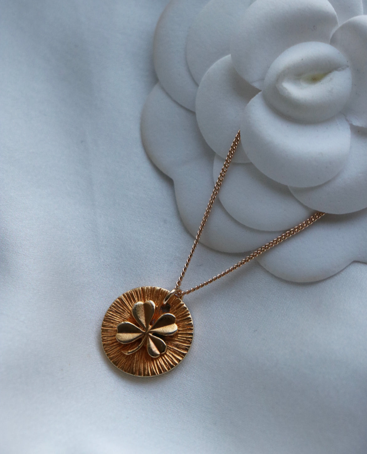 COLLIER UPCYCLÉ CHANEL | TRÈFLE "LUCKY" N°5