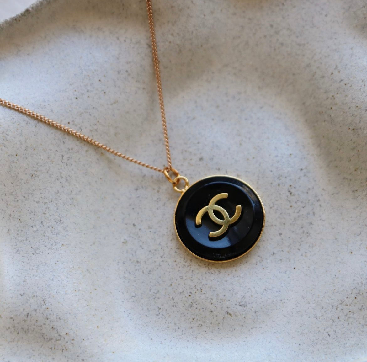 COLLIER UPCYCLÉ CHANEL | NOIR