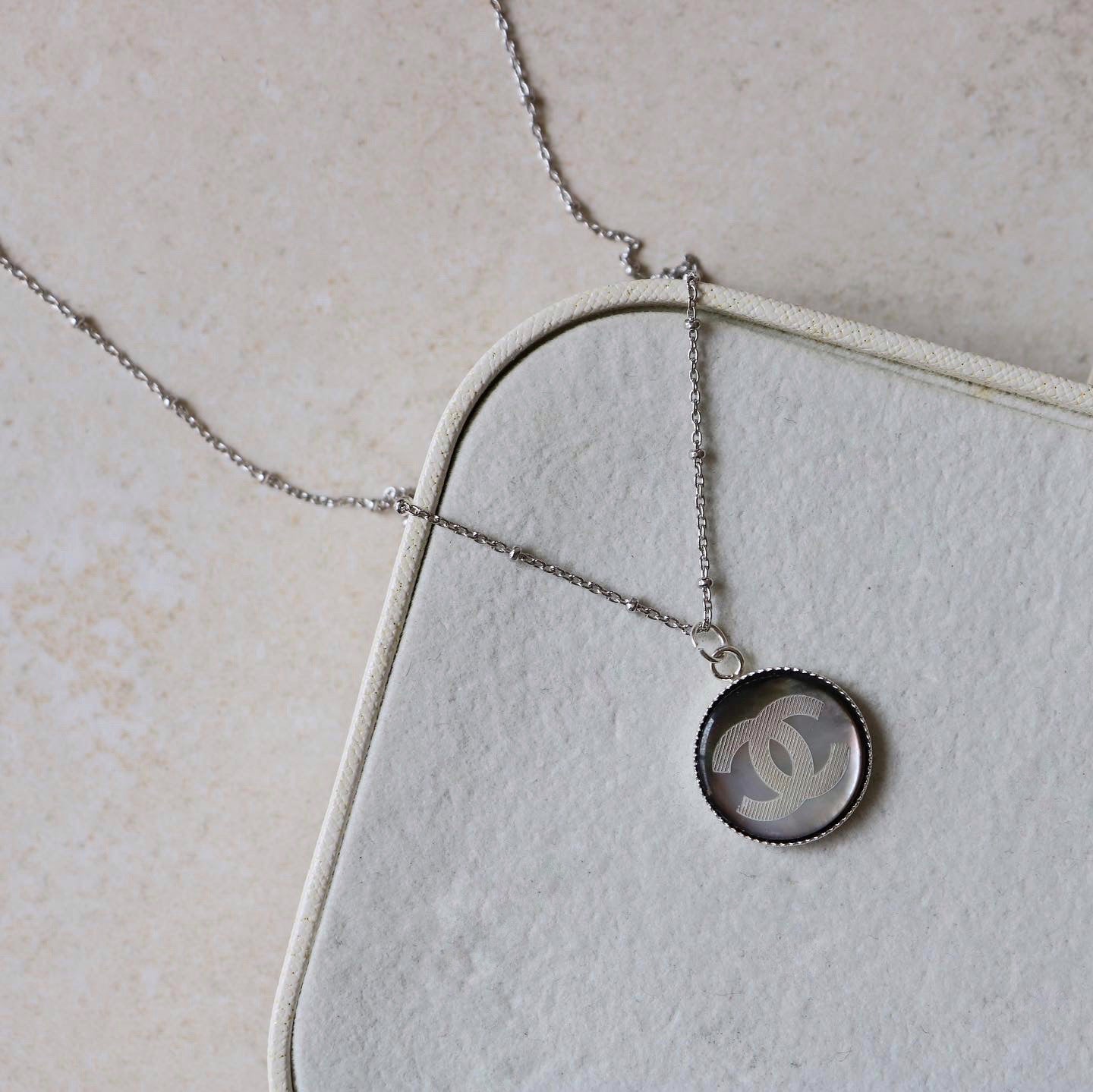 COLLIER UPCYCLÉ | NACRE GRIS RARE