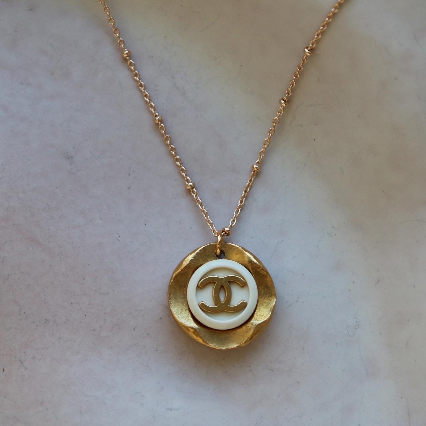 COLLIER UPCYCLÉ | BLANC IRRÉGULIER RARE