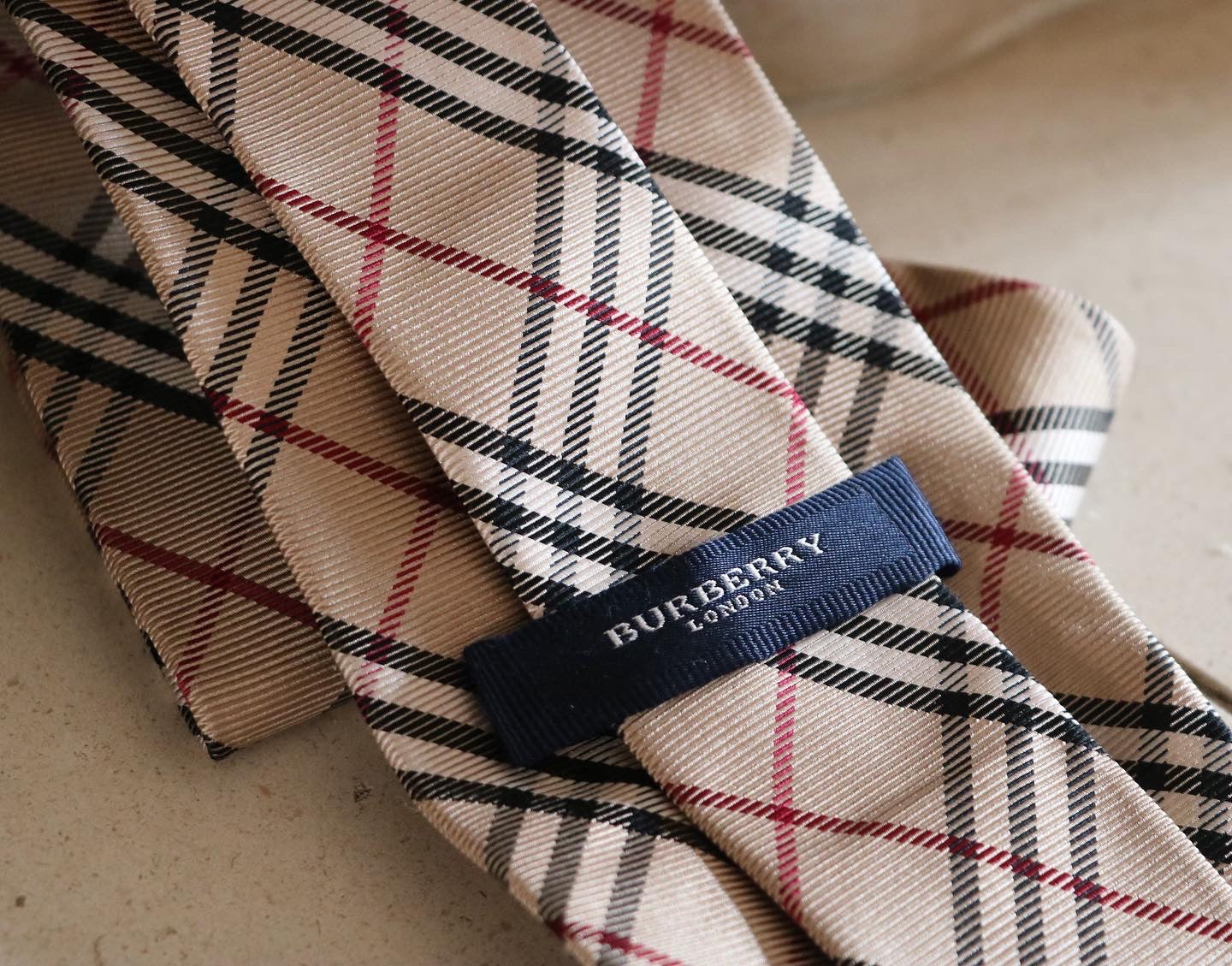 PRÉ COMMANDE | CHOUCHOU UPCYCLÉ BURBERRY | 100% SOIE