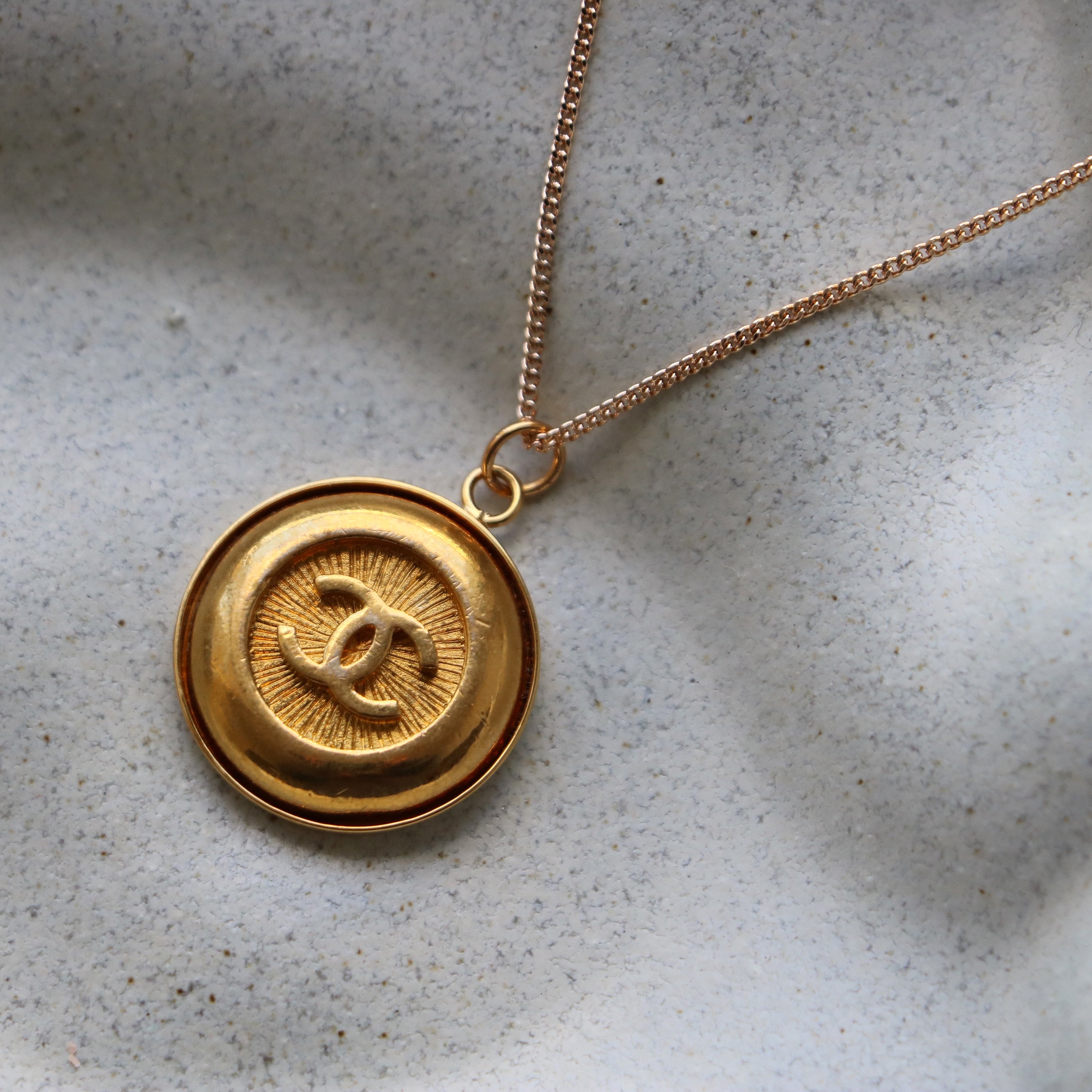 COLLIER UPCYCLÉ CHANEL | DORÉ RARE N°1