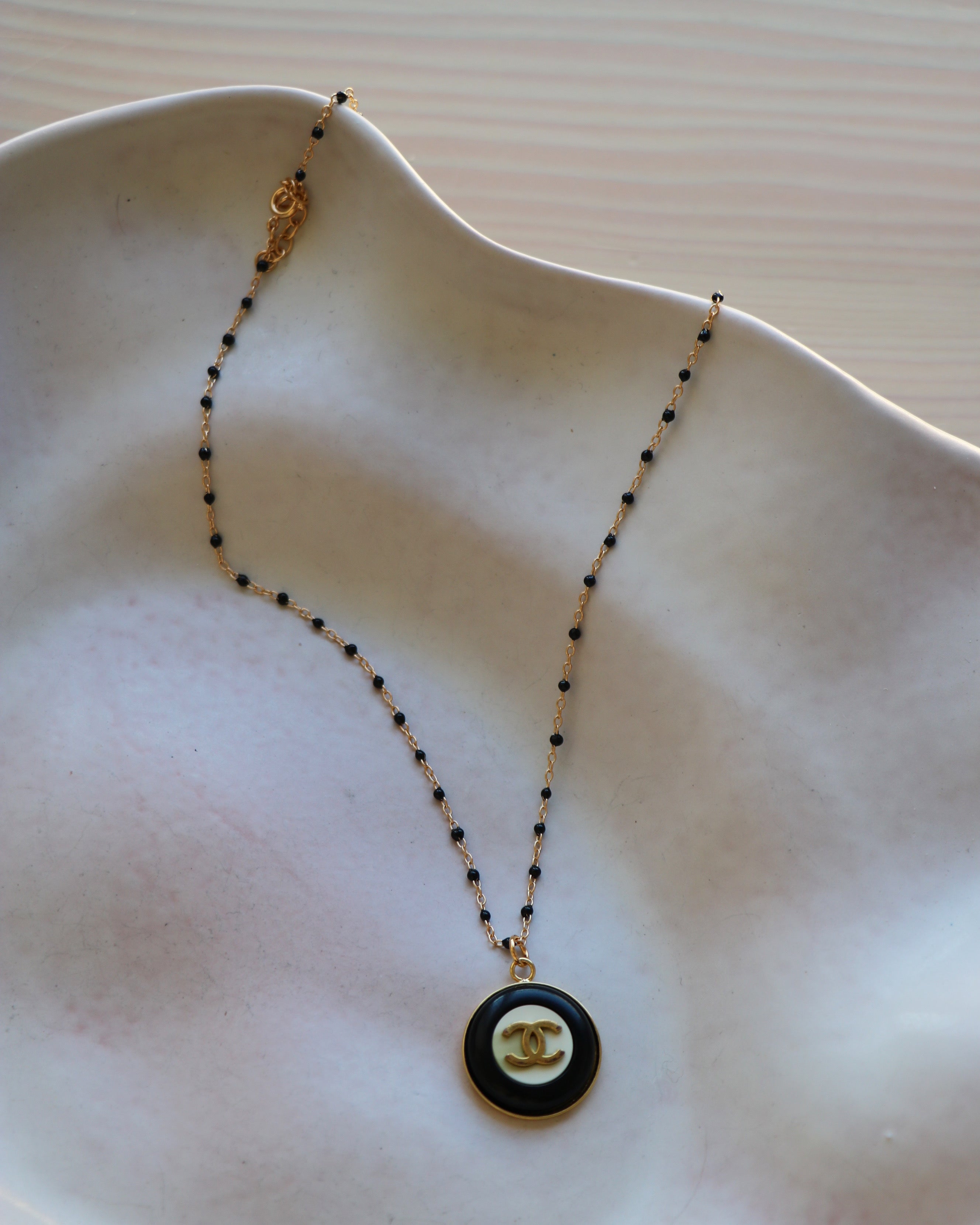 COLLIER UPCYCLÉ | NOIR & BLANC