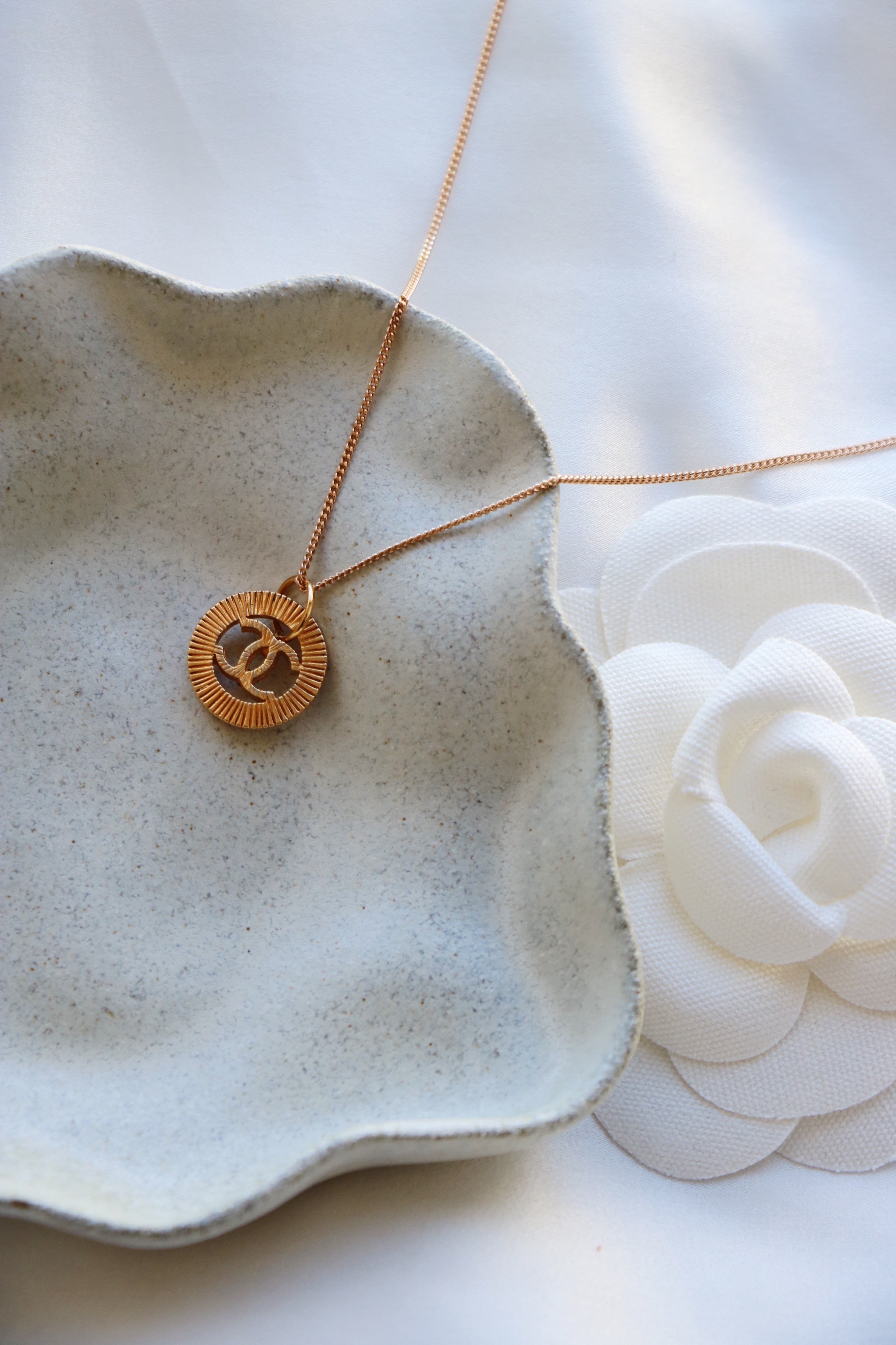 COLLIER UPCYCLÉ CHANEL DORÉ