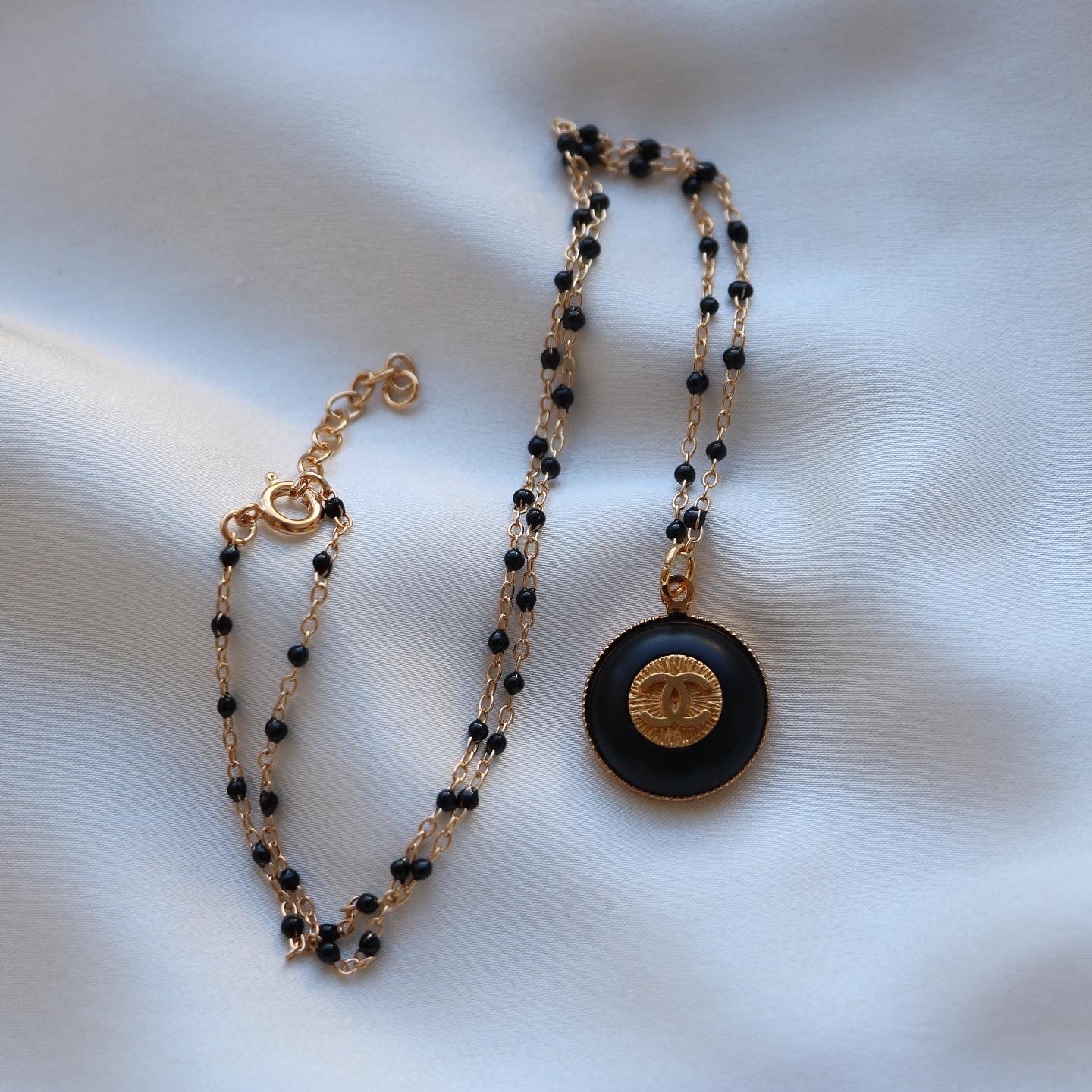 PRÉ COMMANDE | COLLIER UPCYCLÉ CHANEL | BLEU NUIT/NOIR N°2